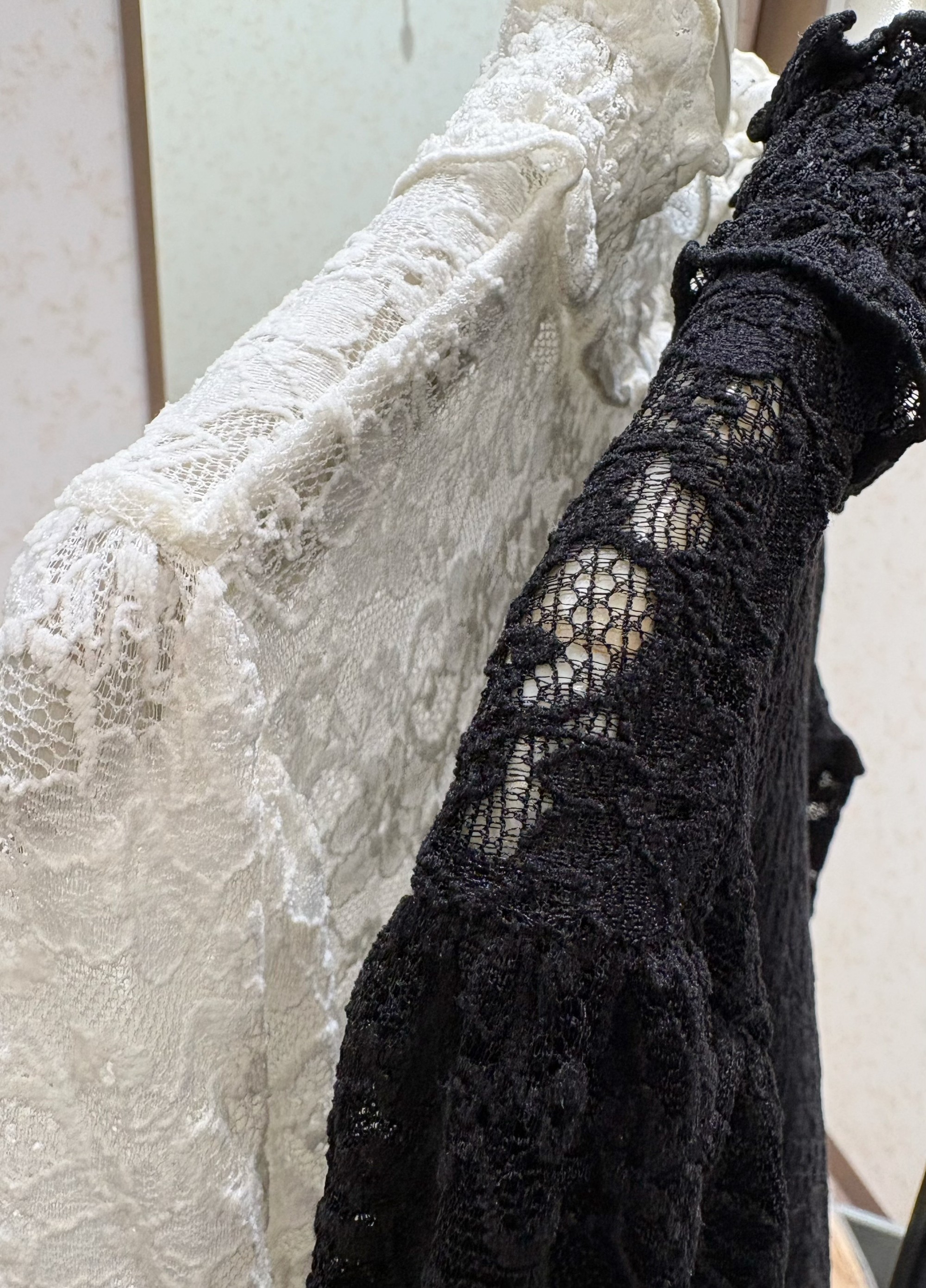 〘袖口のリボンがアクセント〙レースプルオーバー