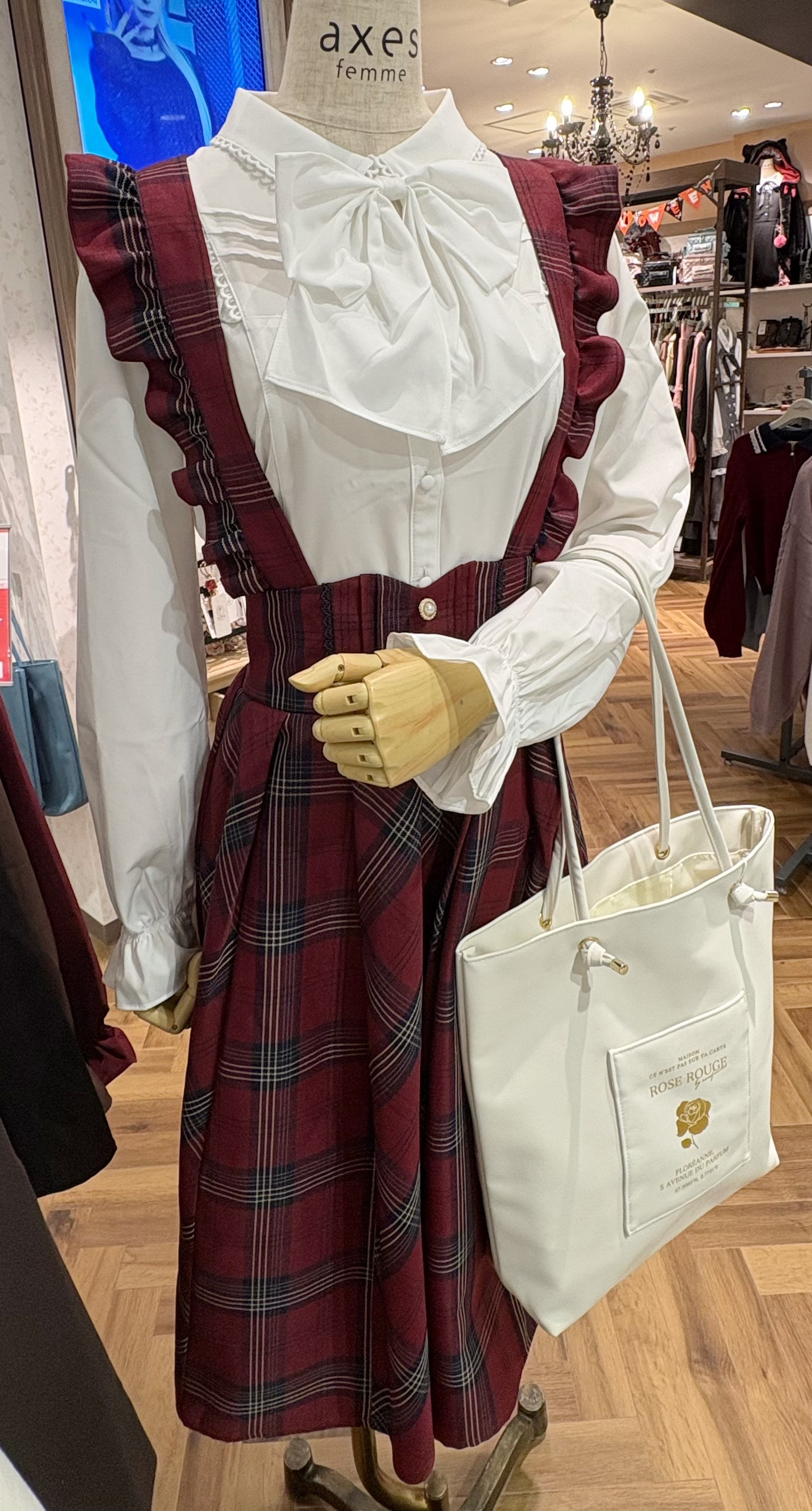 〘リボンの存在感抜群〙ブラウス