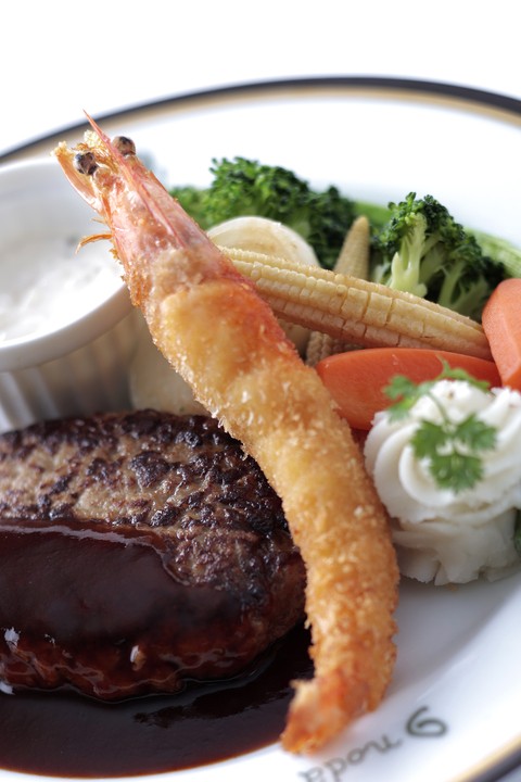 ビーフハンバーグと有頭エビフライのコンビプレート¥1700 【土日祝限定】