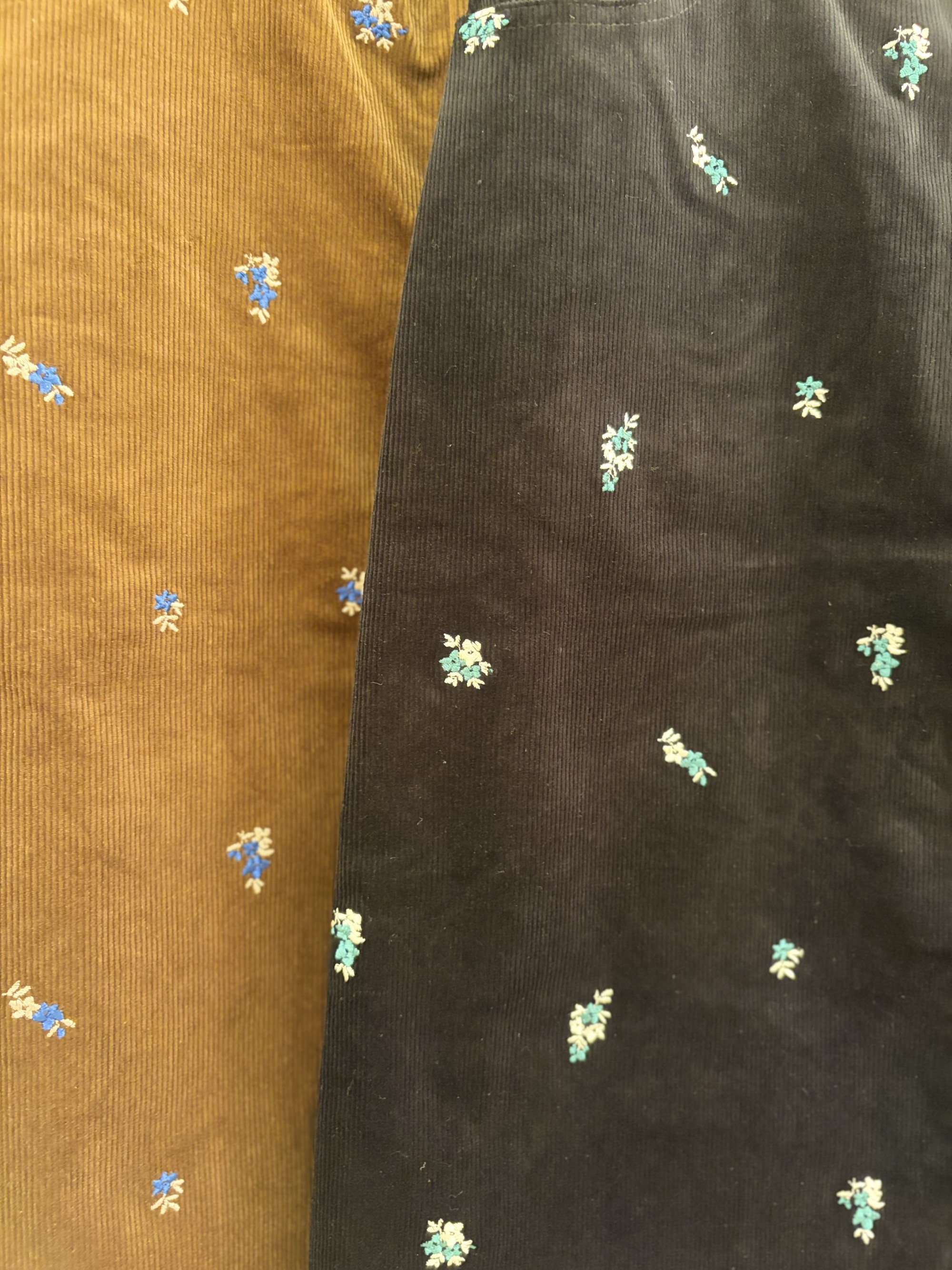【繊細な小花刺繍が上品に華やぐ】コーデュロイスカート