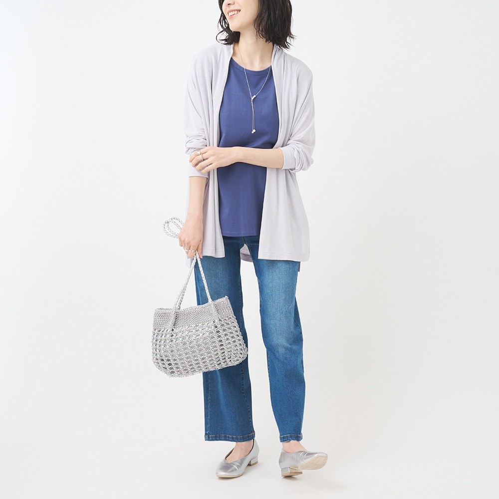 羽織るだけで、UVケアできるシアーカーディガン