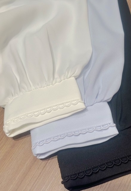 ガーリーコーデに欠かせないブラウス