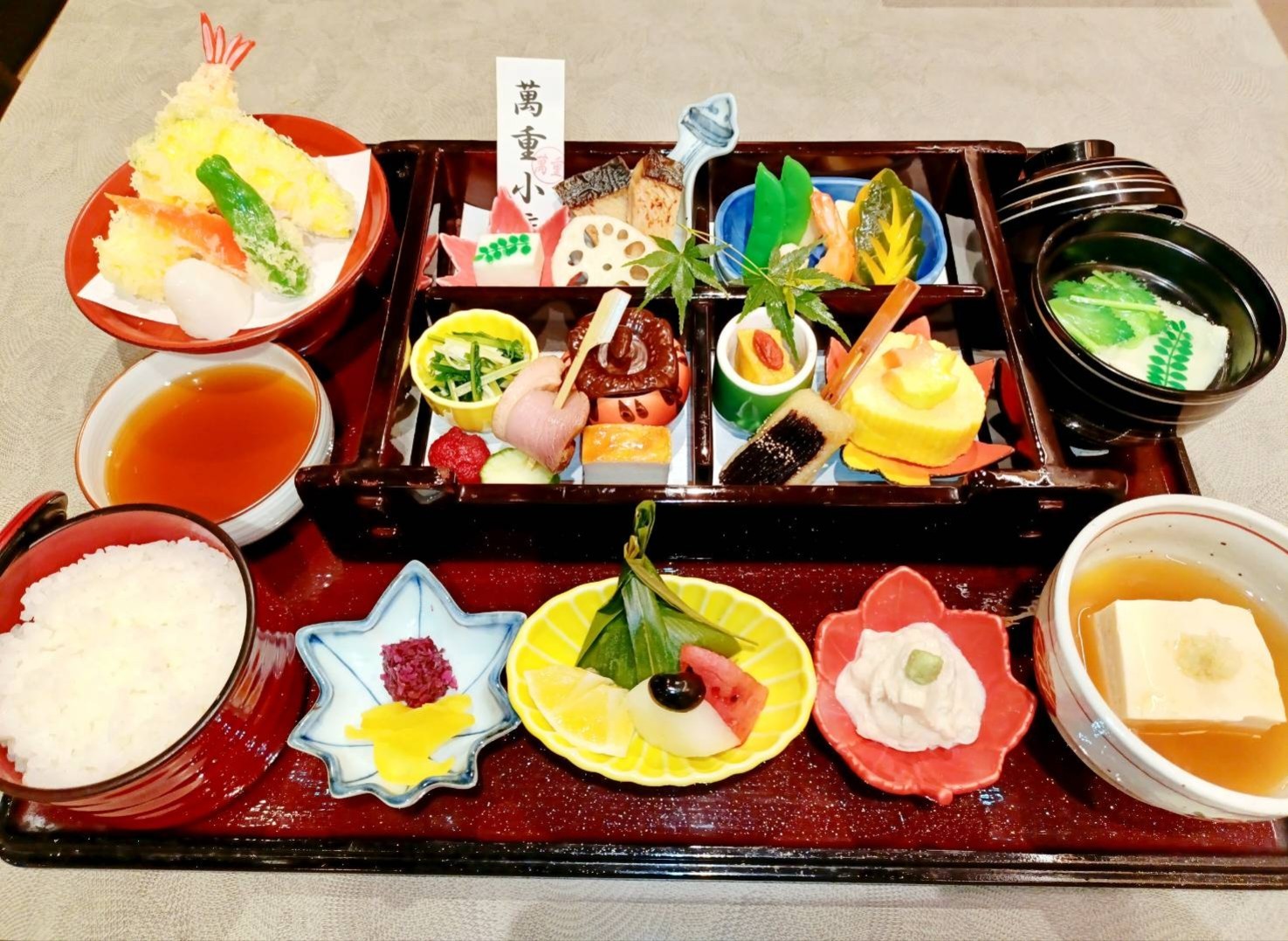 萬重弁当「華」のご紹介
