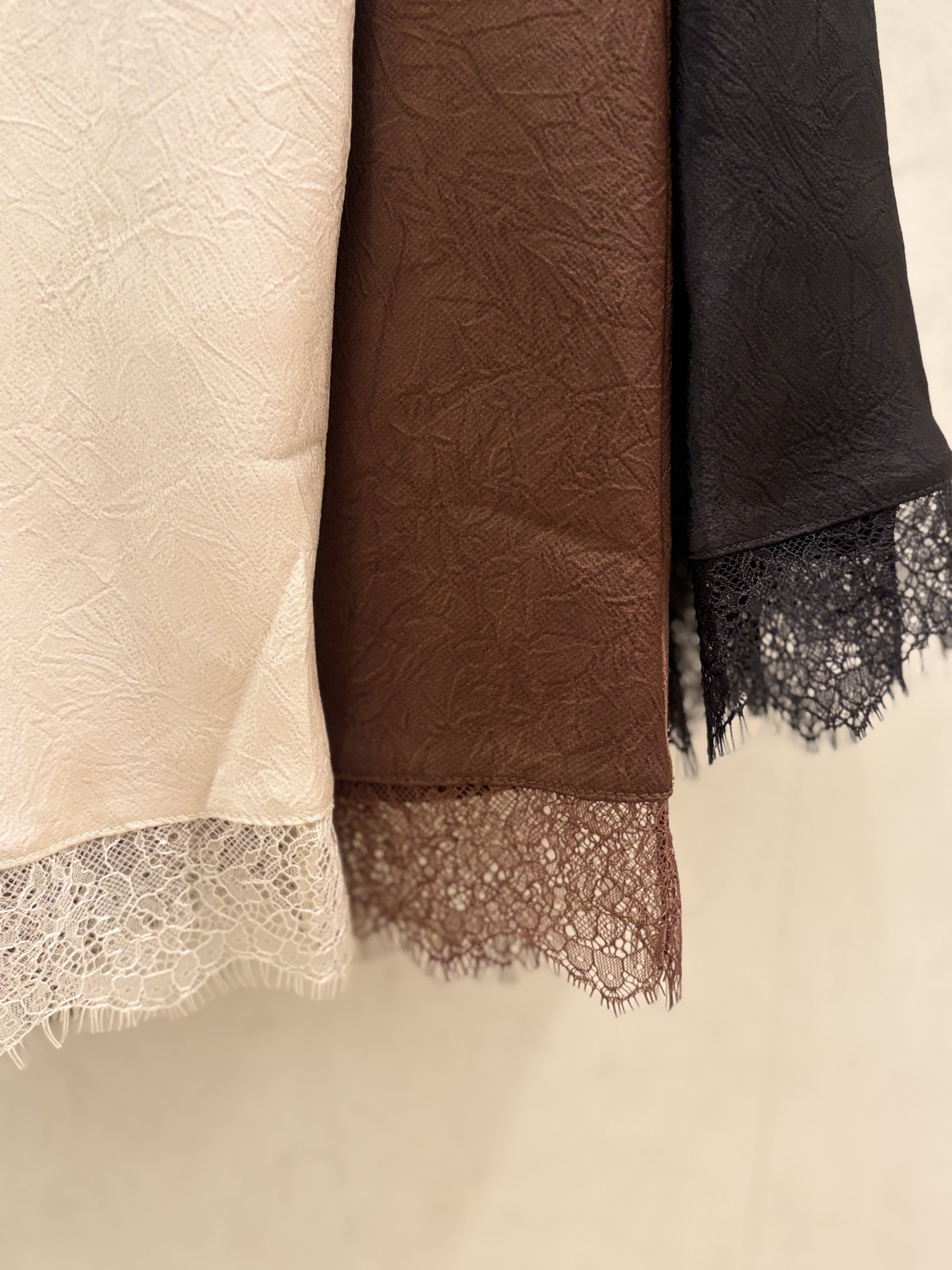 【シャツやジャケットとも相性抜群】レーススカート