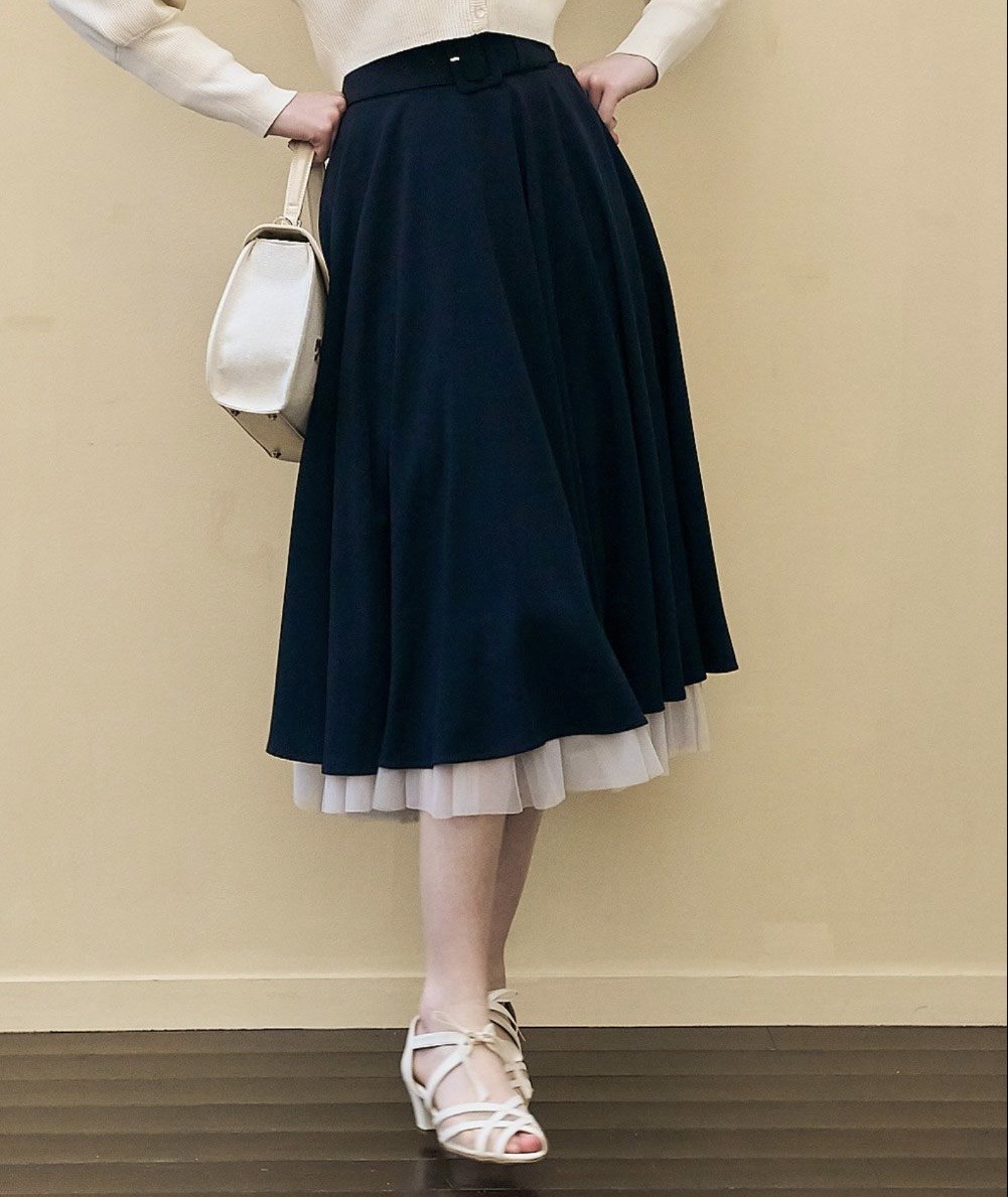 思わずくるりと回りたくなるような、ボリューム感のあるシルエットが目を惹くパニエサーキュラースカート💐