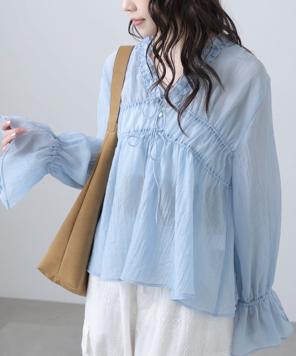 華やかシアーブラウス✨