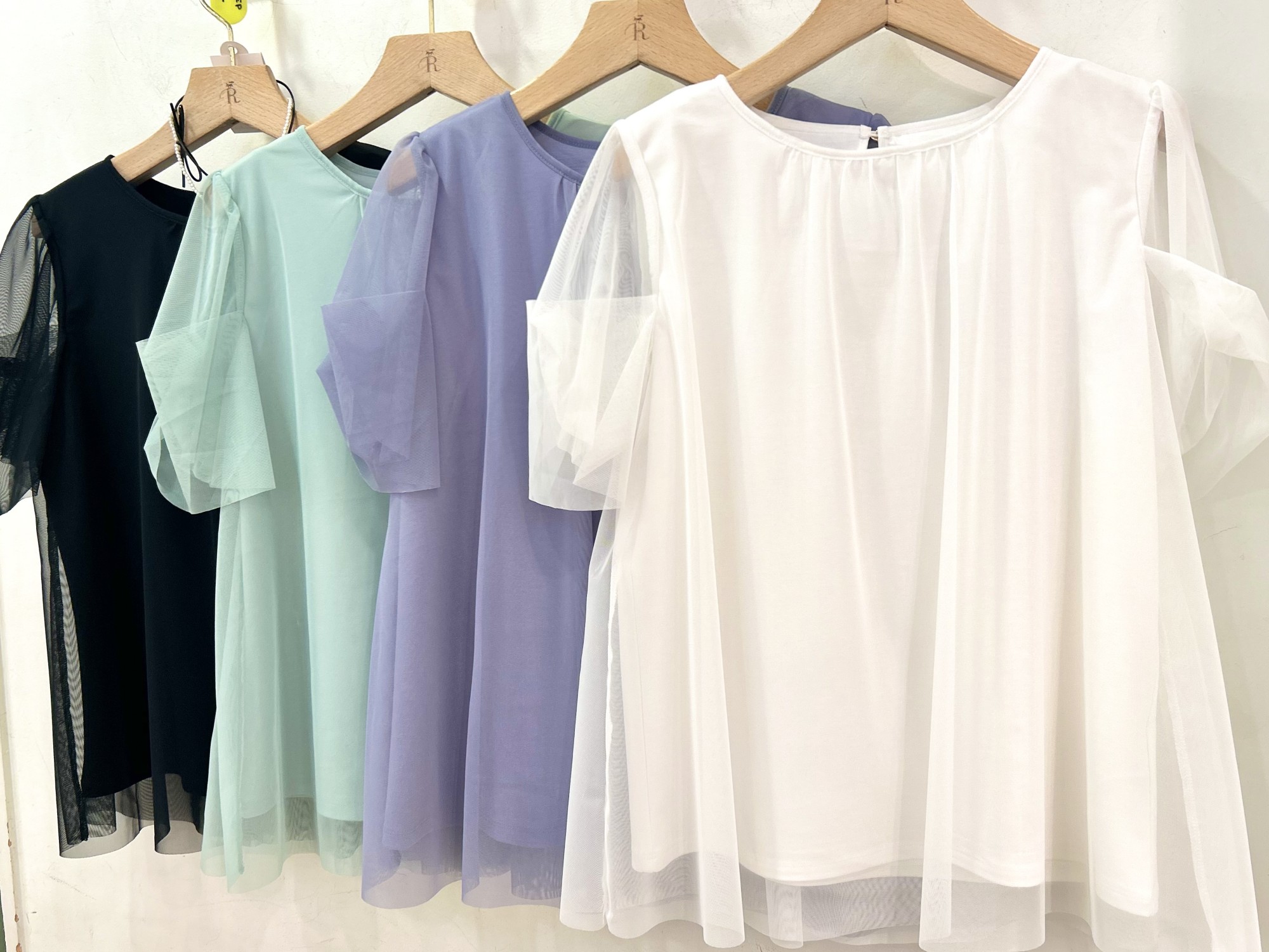 【これ一枚で可愛い】チュールフリルトップス