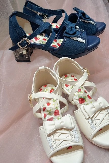 見えないところまでカワイイ苺柄サンダル