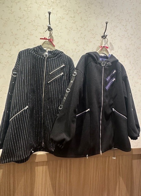 〘辛口コーデの仕上げに〙ビッグシルエットのモッズコート