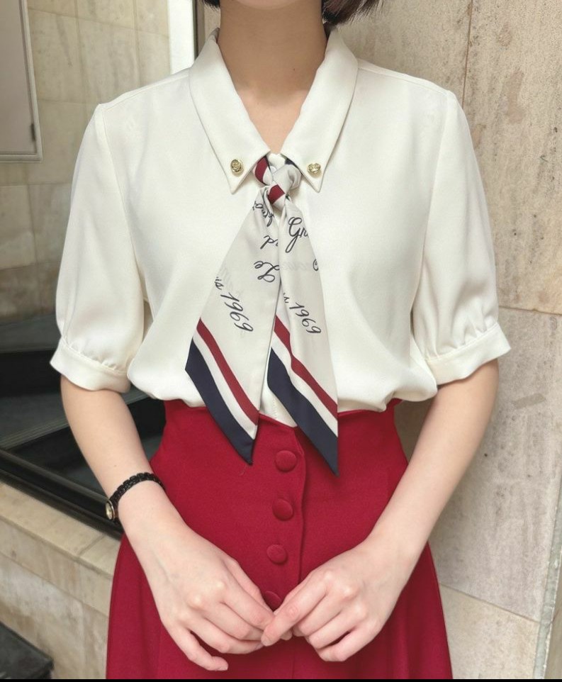 スカーフがお洒落なシャツのご紹介