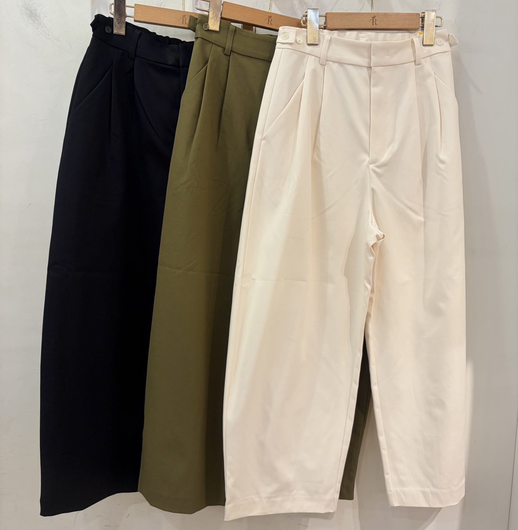 【体型カバーと美シルエットを両立】ダブルタックパンツ