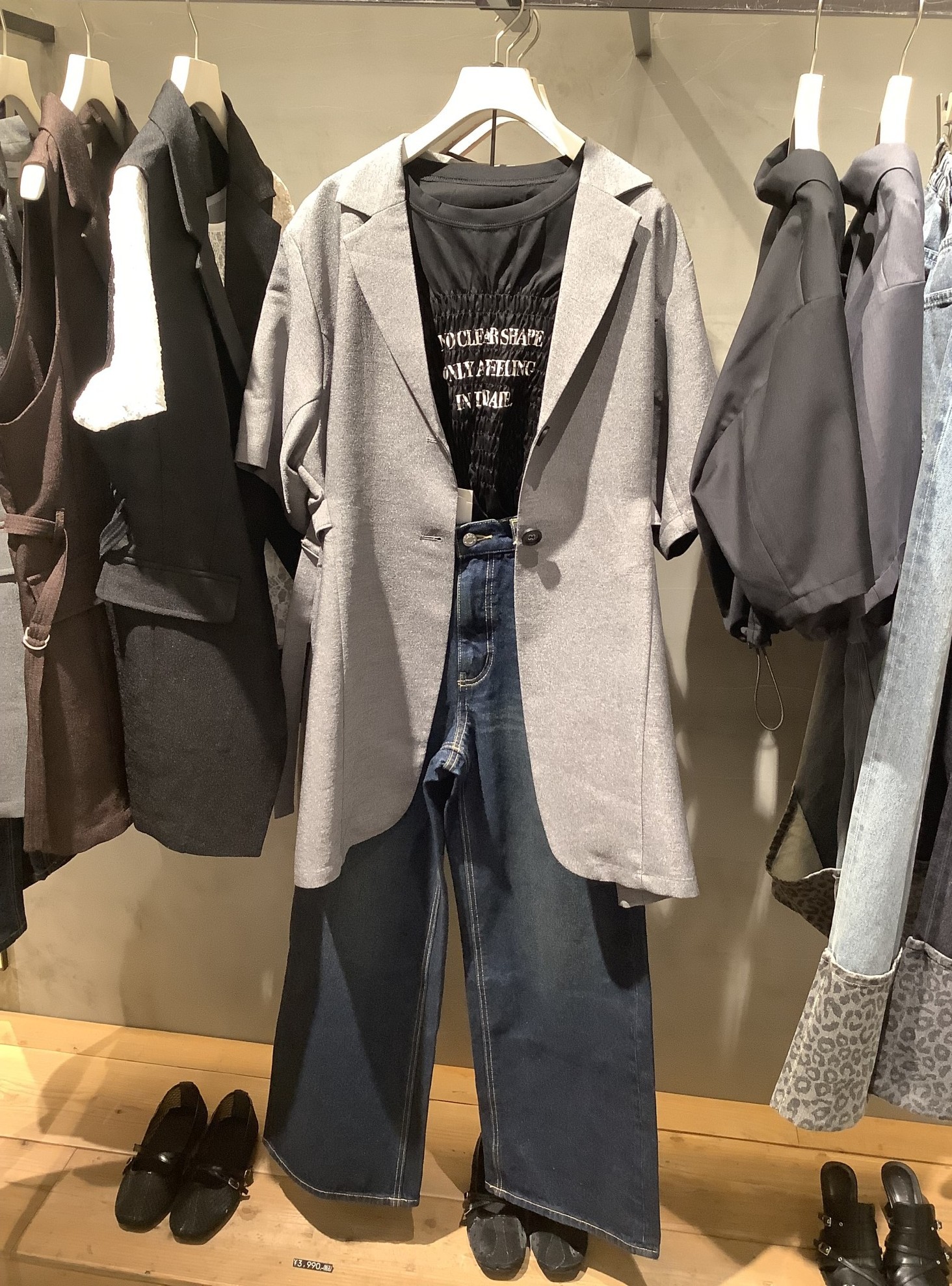 人気のデニムお安くなっております❣️