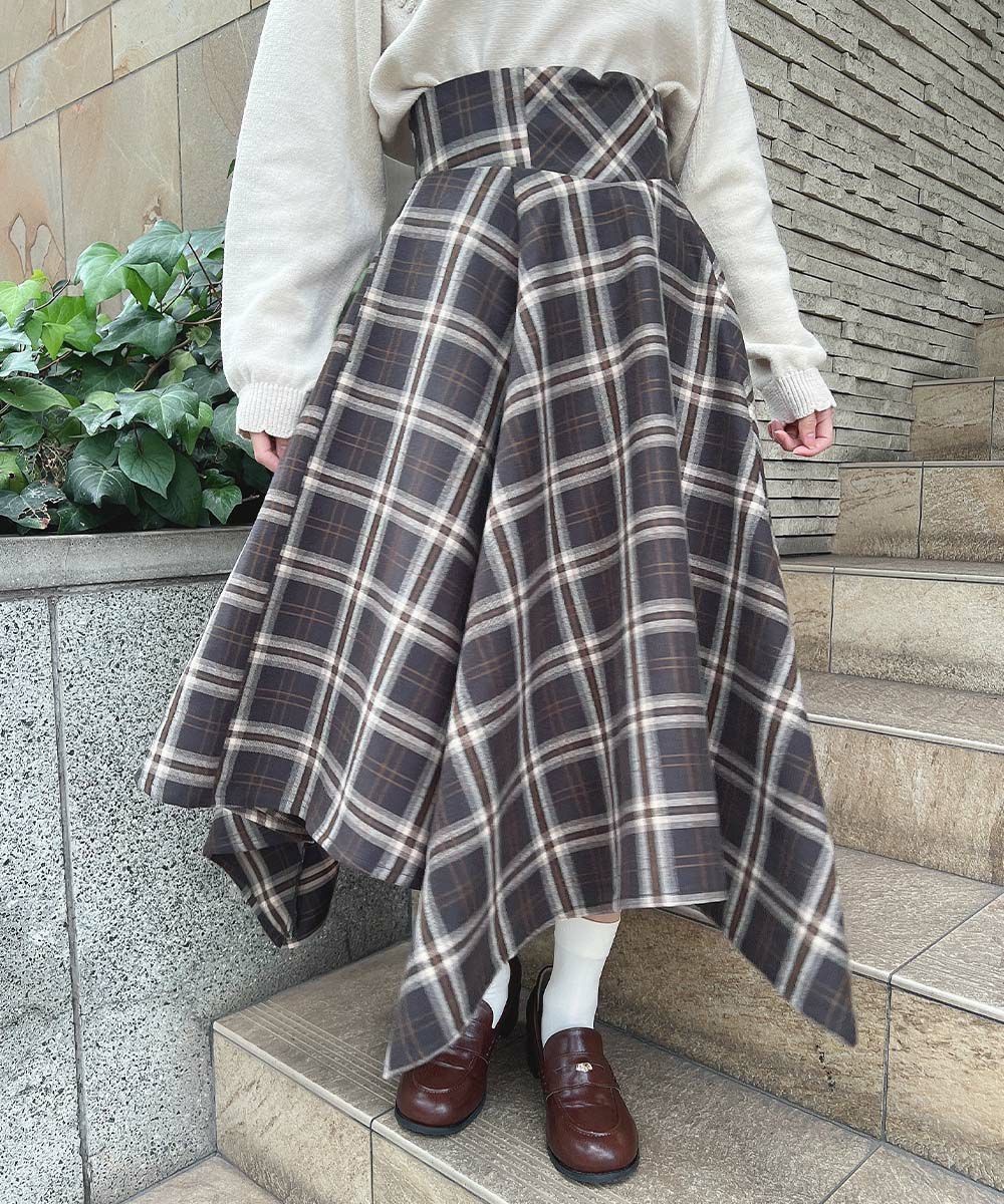 レトロなチェック柄のランダムヘムが目を惹くスカート💐