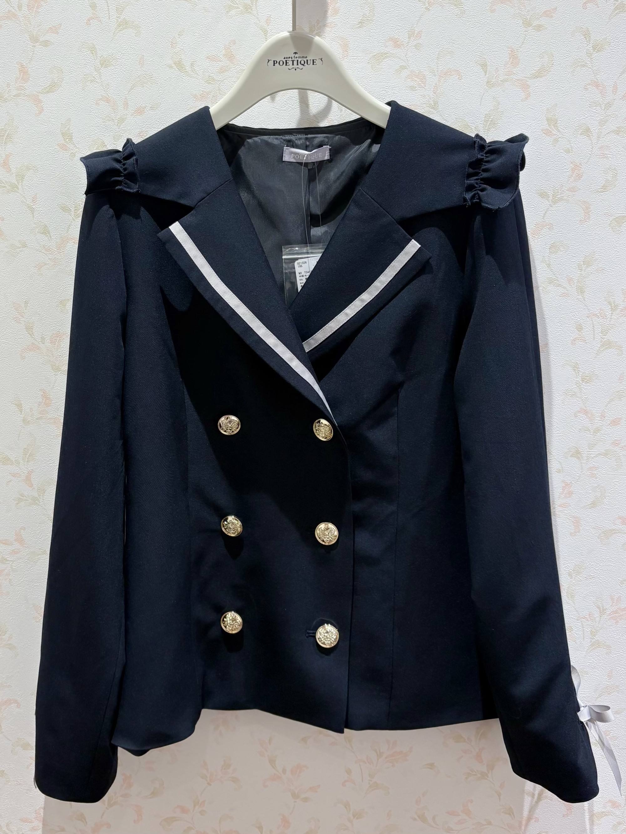 大きめセーラー襟が可愛いジャケット