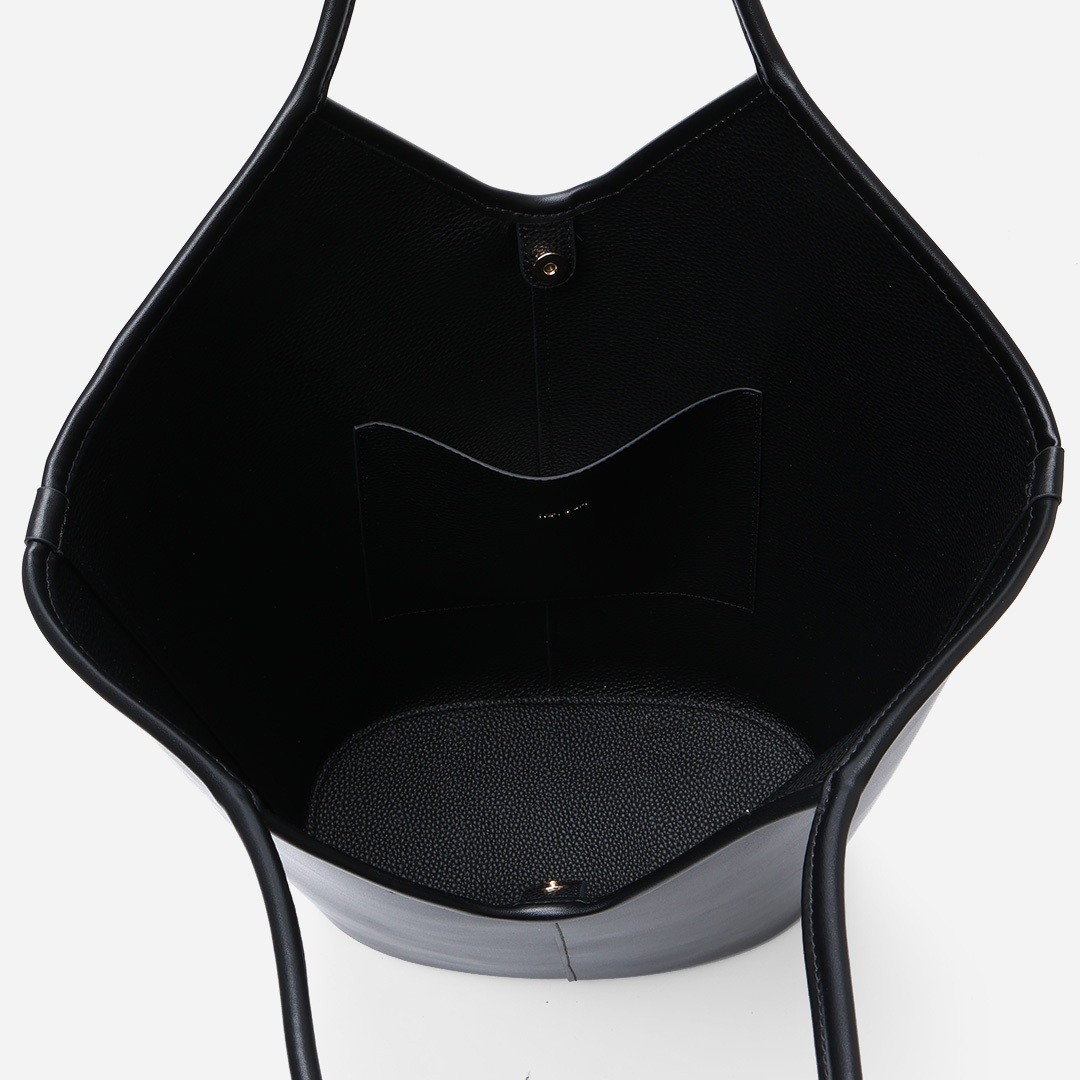 ✨スッキリ見えて、しっかり入る。A4サイズ対応の軽量トート✨