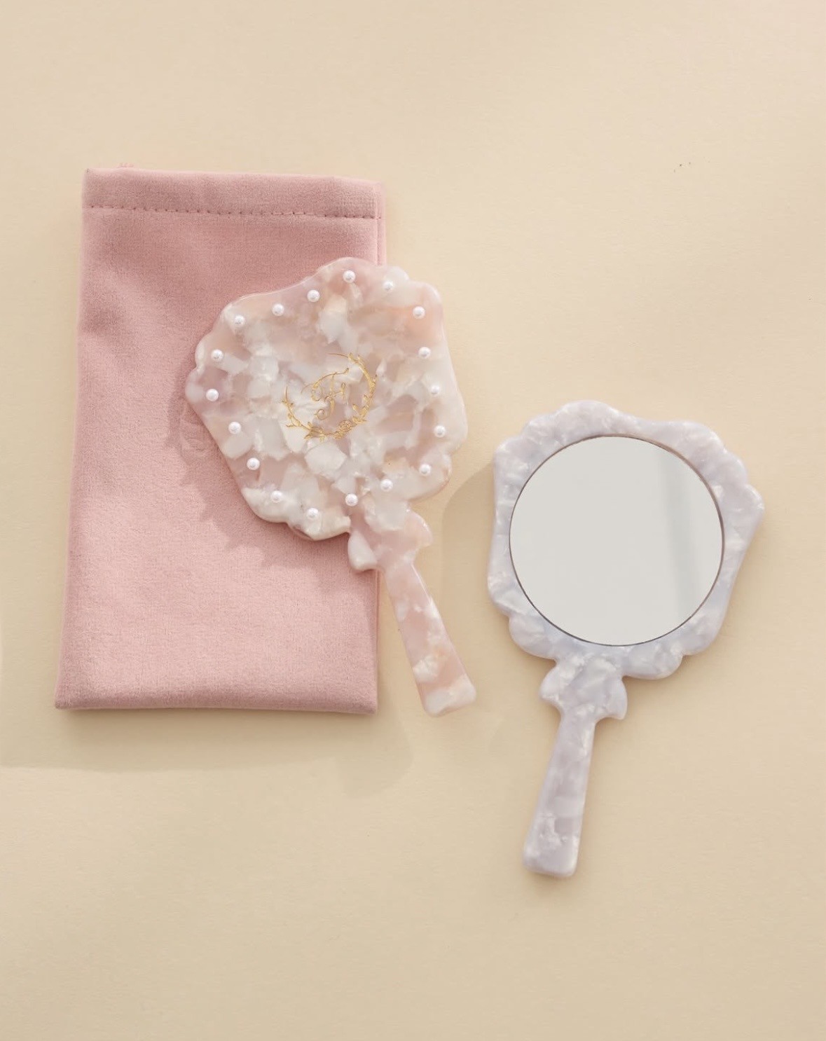 華やかで高級感あふれるミラーとコームが新登場♪