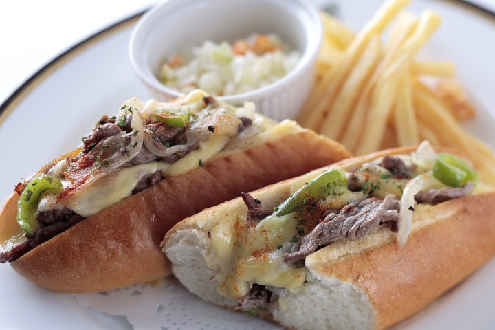 フィリーチーズステーキサンド 1550円