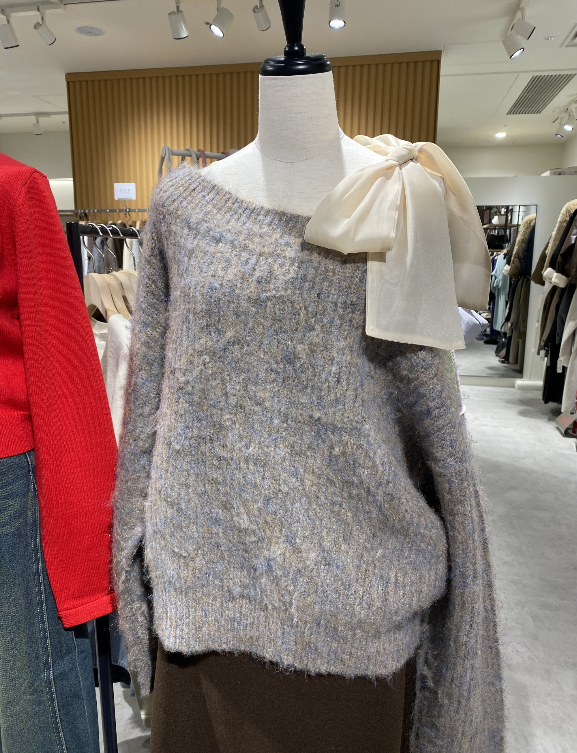 ホリデーシーズンにぴったりのニットをご紹介☆