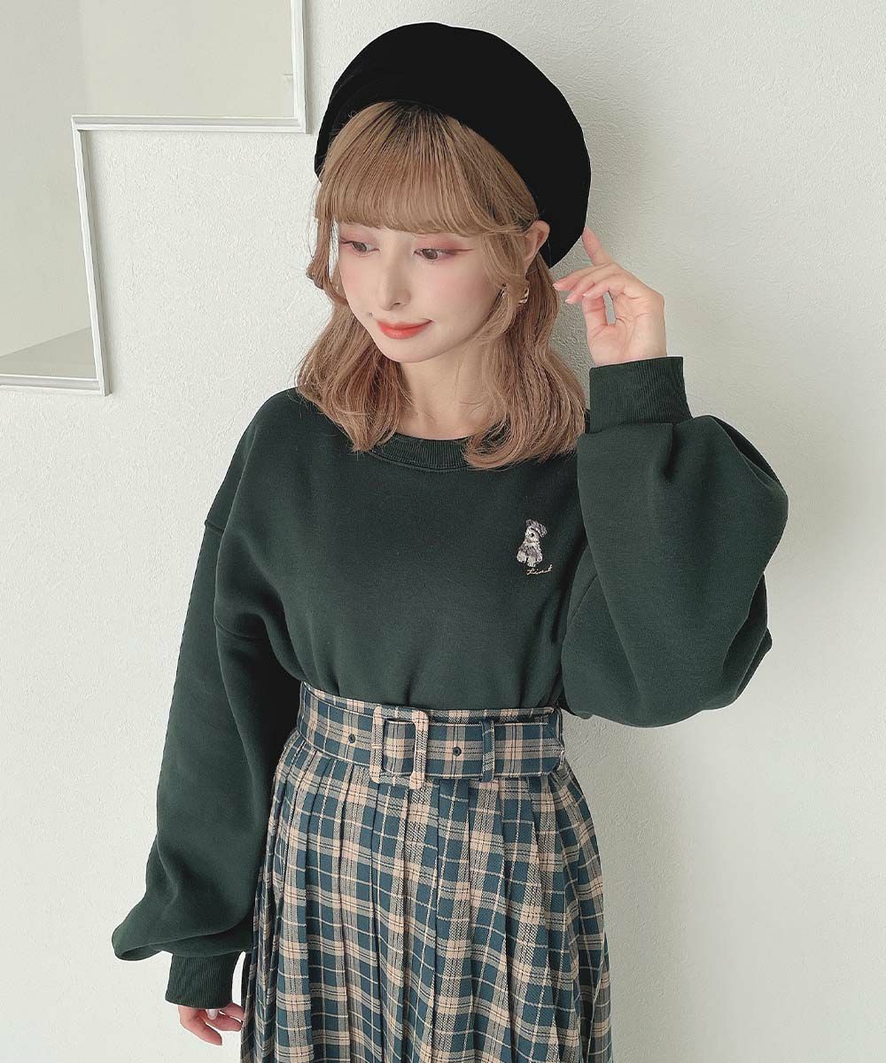 愛らしいシュナウザーの刺繍をあしらったスウェット♡