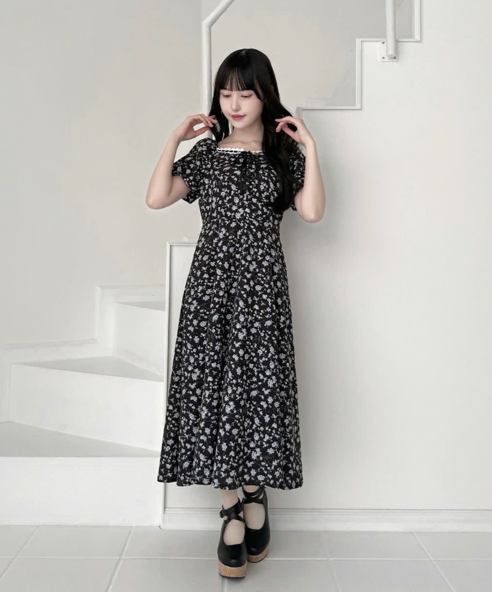 F i.n.tオリジナルのフラワープリントを施した華やかなワンピース🌸