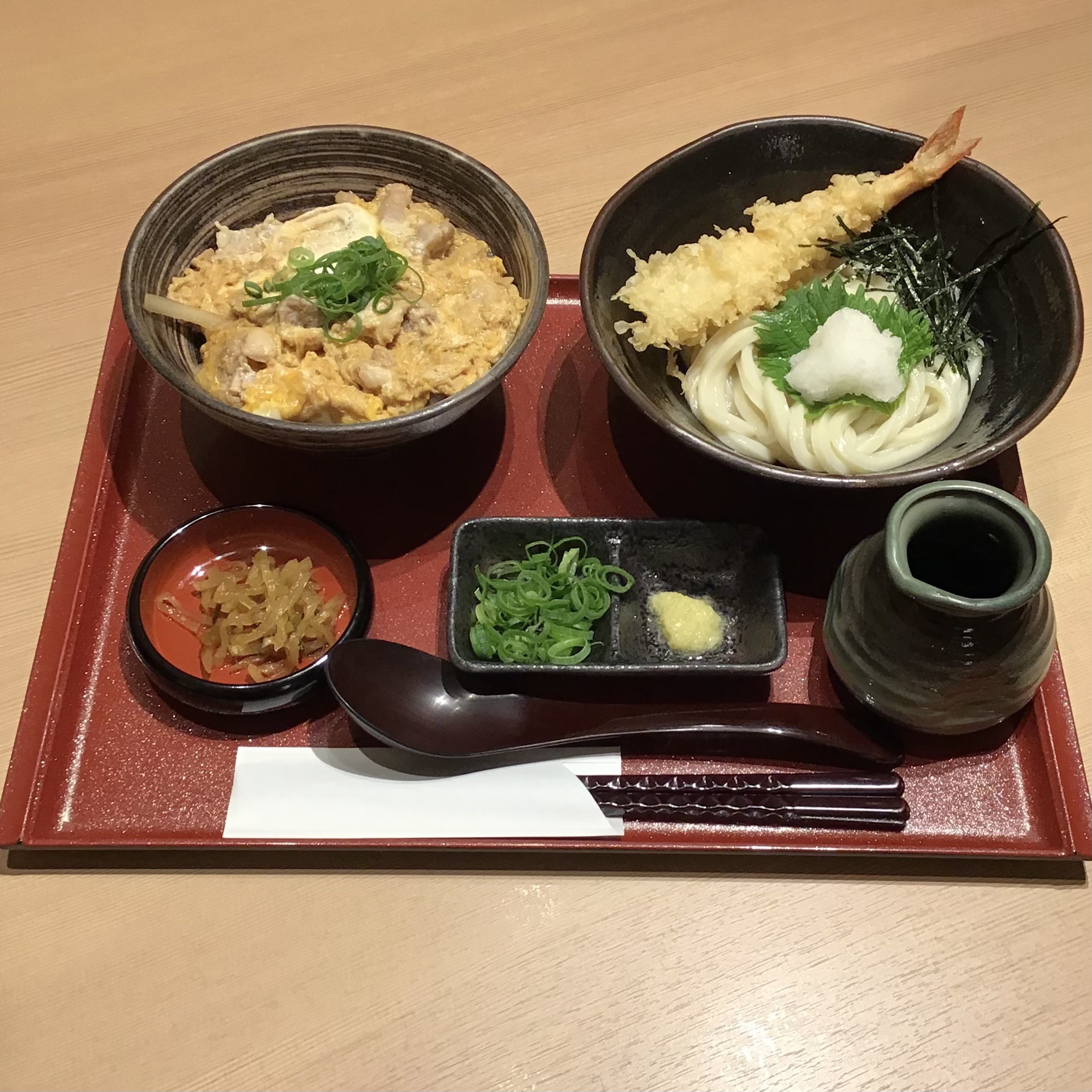 お好みの丼と小うどんが選べる人気定食🌟