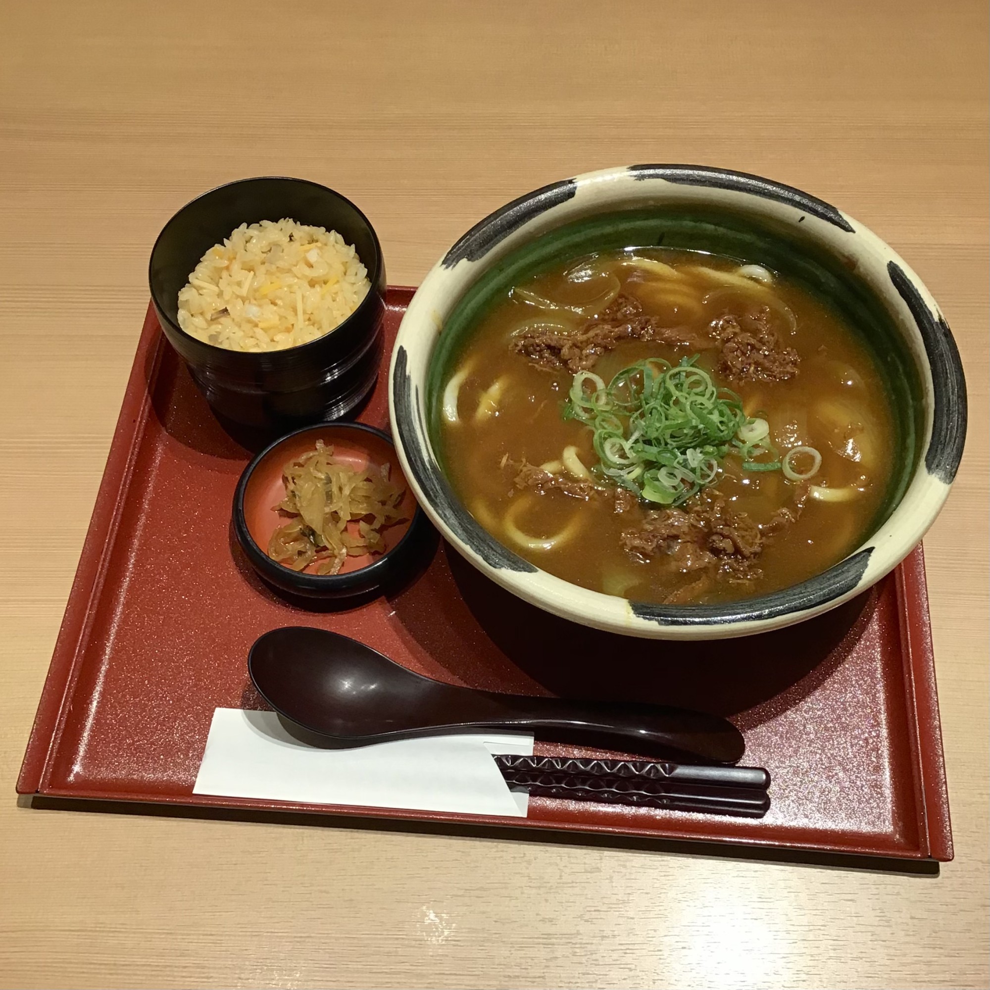 暑い日にこそ食べたい【牛肉カレーうどん】！