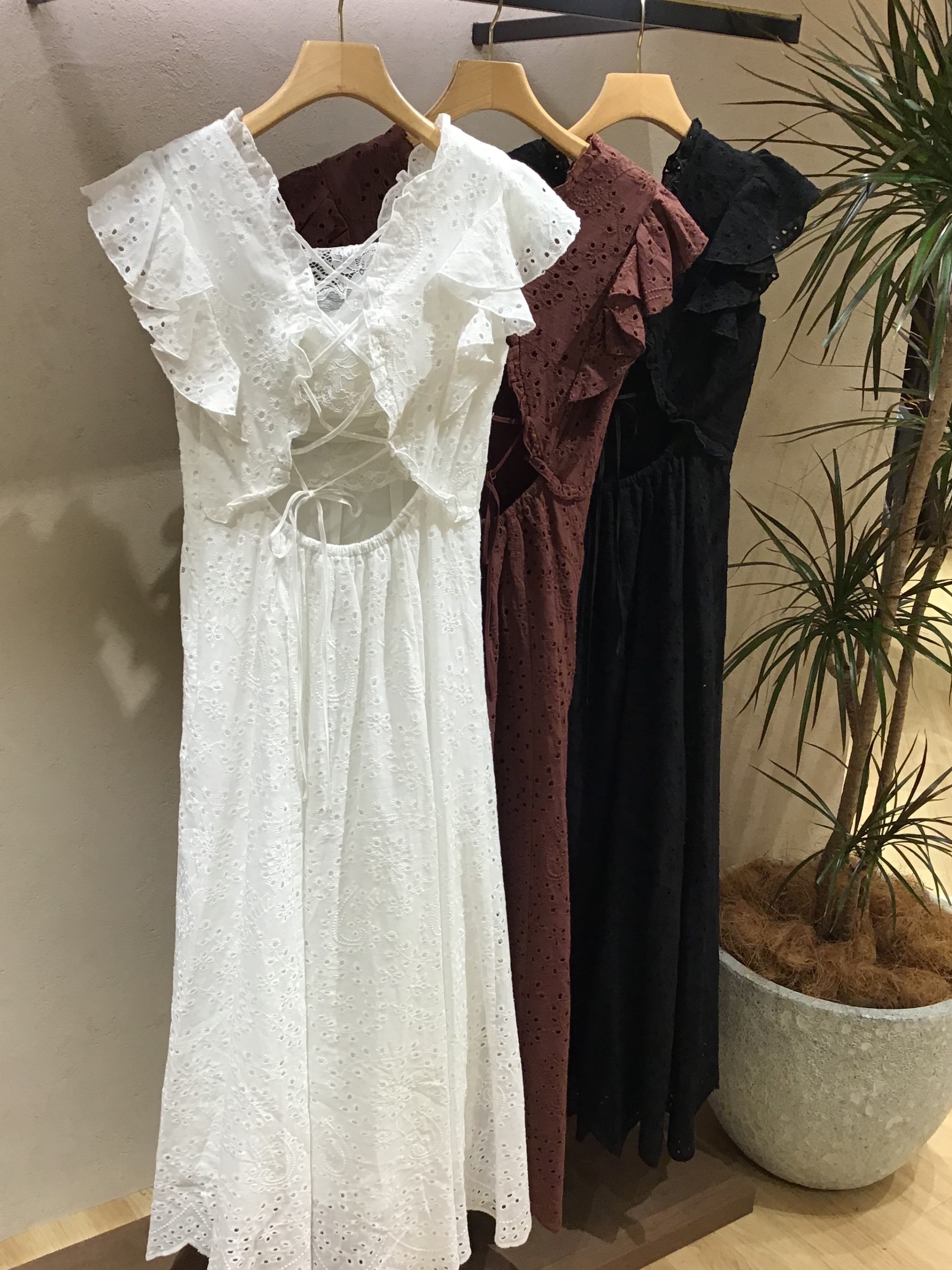 【新作入荷✨】バックシャンエンブロイダリーワンピース