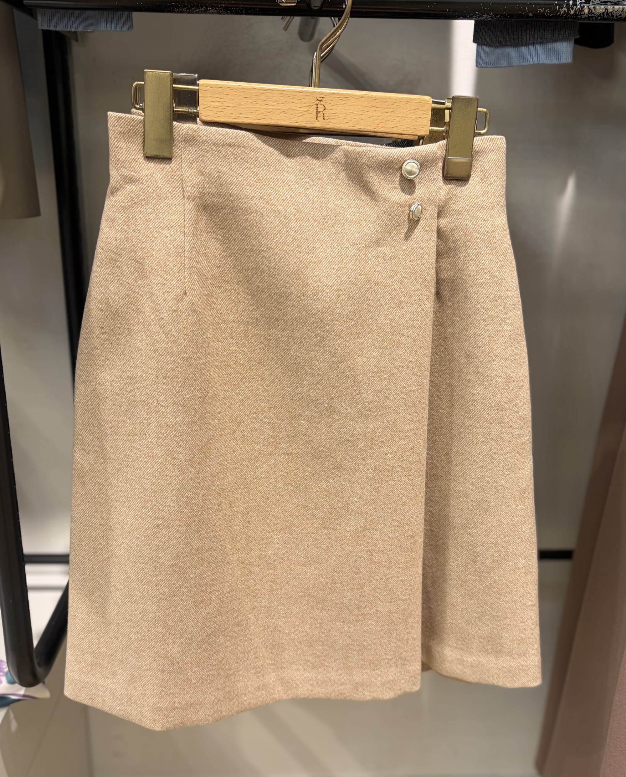 【大人の抜け感を作る上品シルエット】ミニスカート