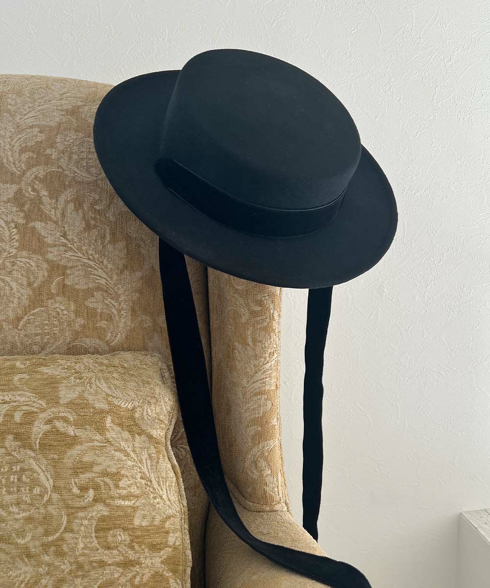 ベロアリボンが目を惹くクラシカルなキャノチェ👒