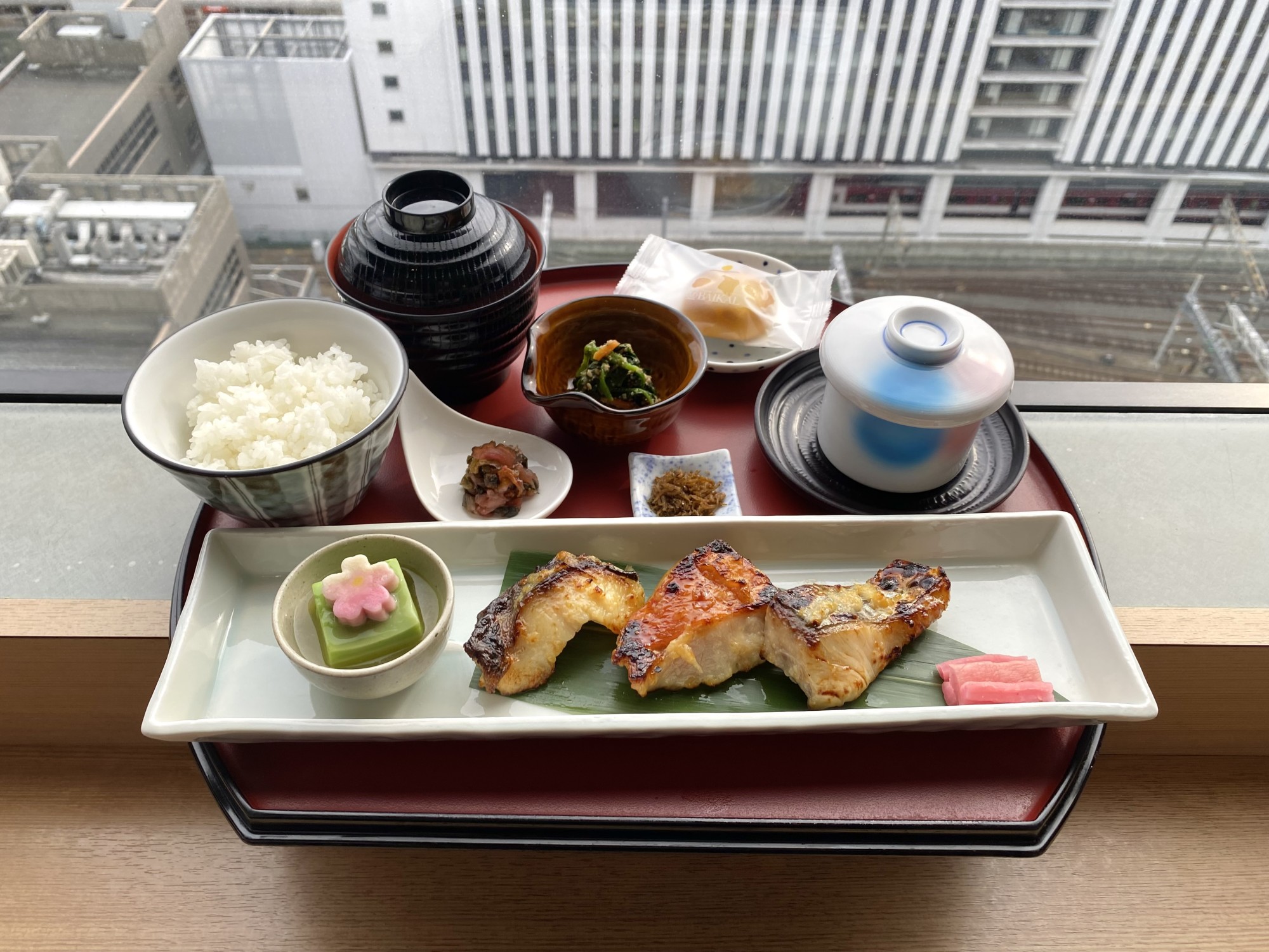 西京漬けハーフサイズ３種類を堪能できる贅沢な御膳ができました。