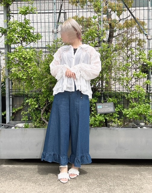 やわらかな風をまとったような軽やか初夏スタイル