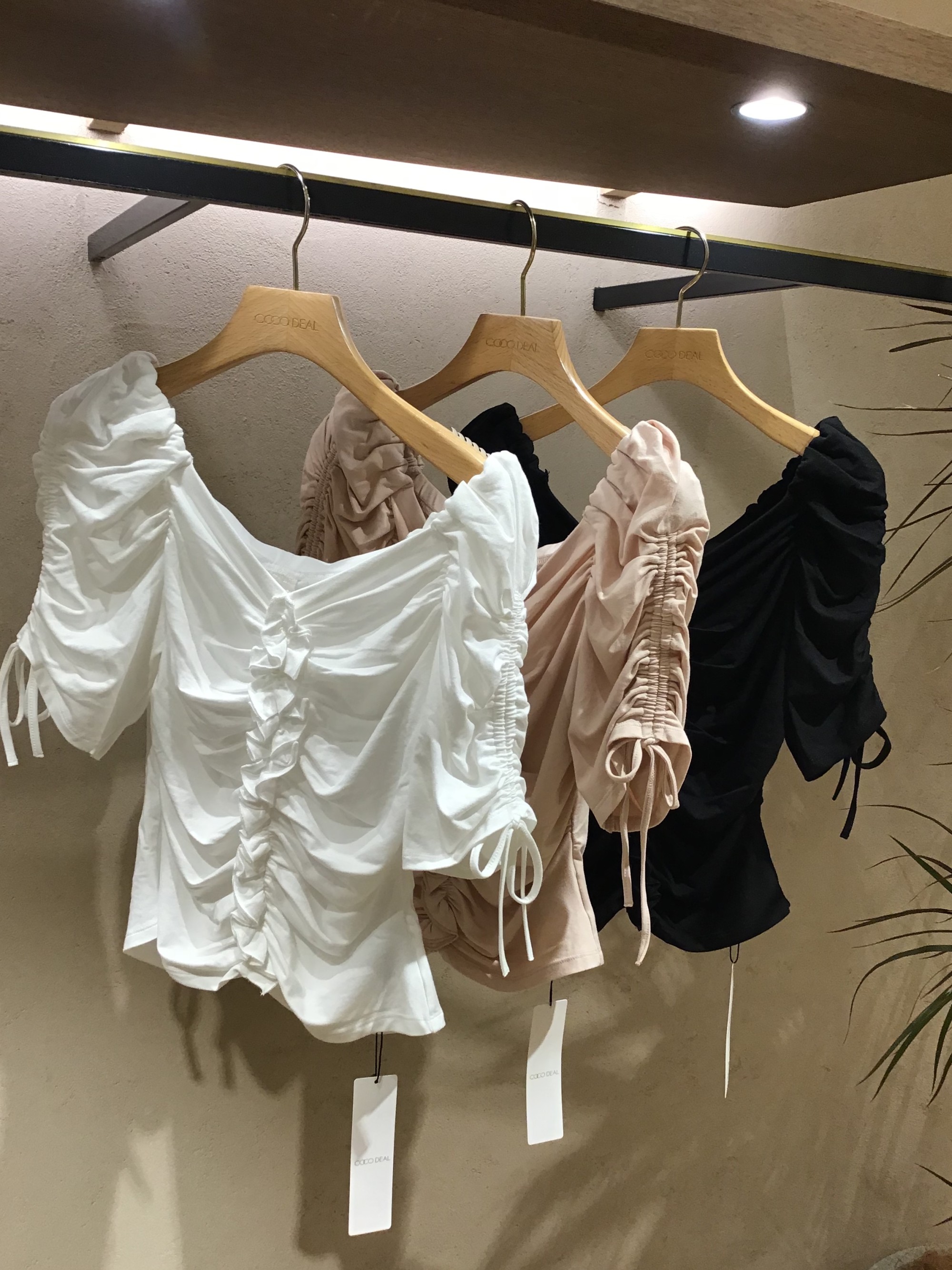 【新作入荷✨】フリルドレープトップス