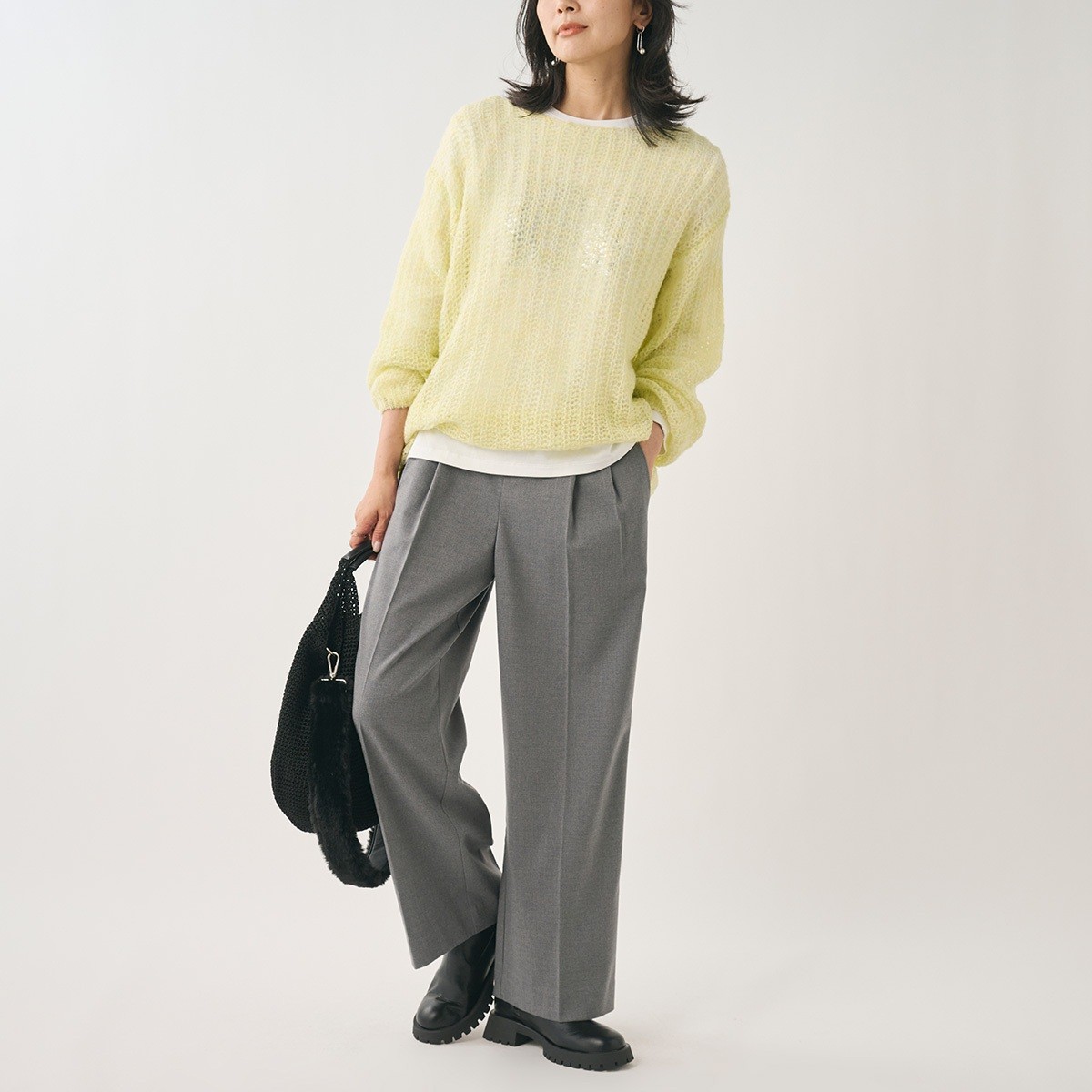 美シルエットと履き心地の良さを両立したタックワイドパンツ
