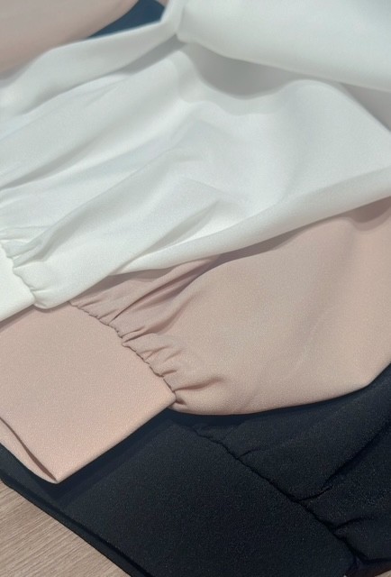 シンプルで合わせやすい新作ブラウス