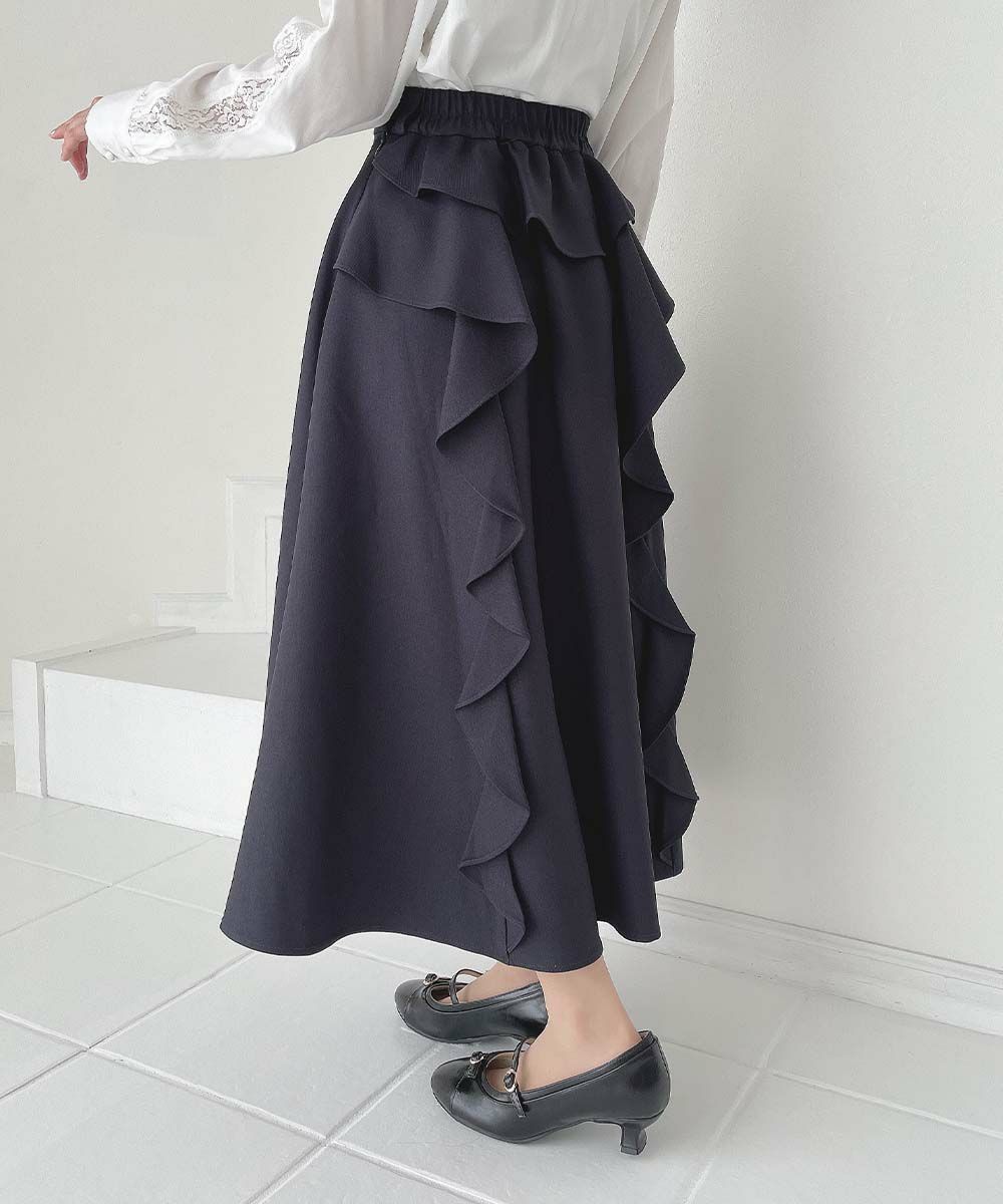 バックフリルが特別感を演出してくれるフレアースカート🥀