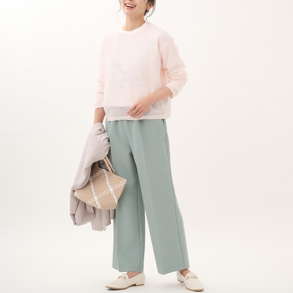 今すぐ着られて、夏まで使える。きれいめ見えする大人の「メッシュ編みニットトップス」