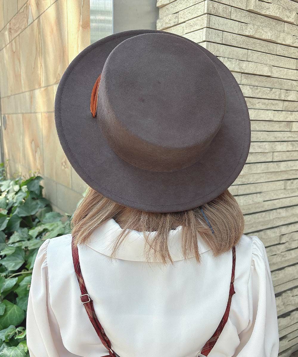 ベロアリボンが目を惹くクラシカルなキャノチェ👒