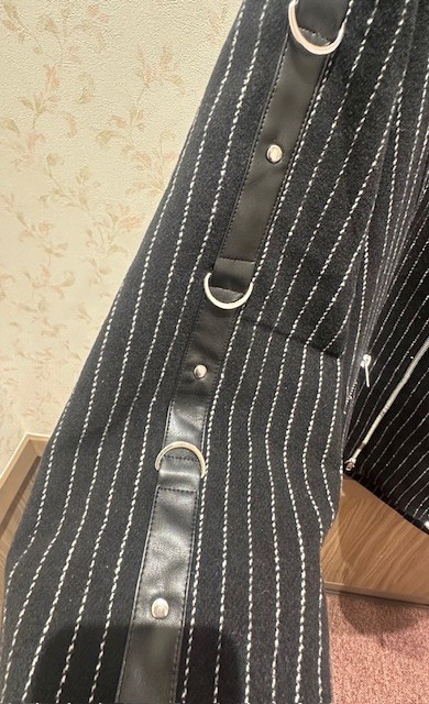 〘辛口コーデの仕上げに〙ビッグシルエットのモッズコート