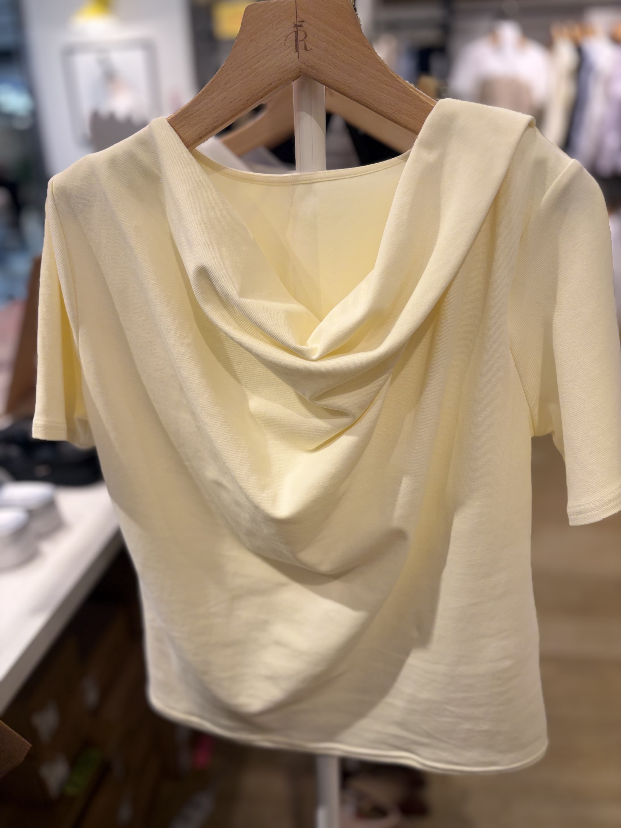 【1枚で「上品見え」と「細見え」が叶う】カットソー