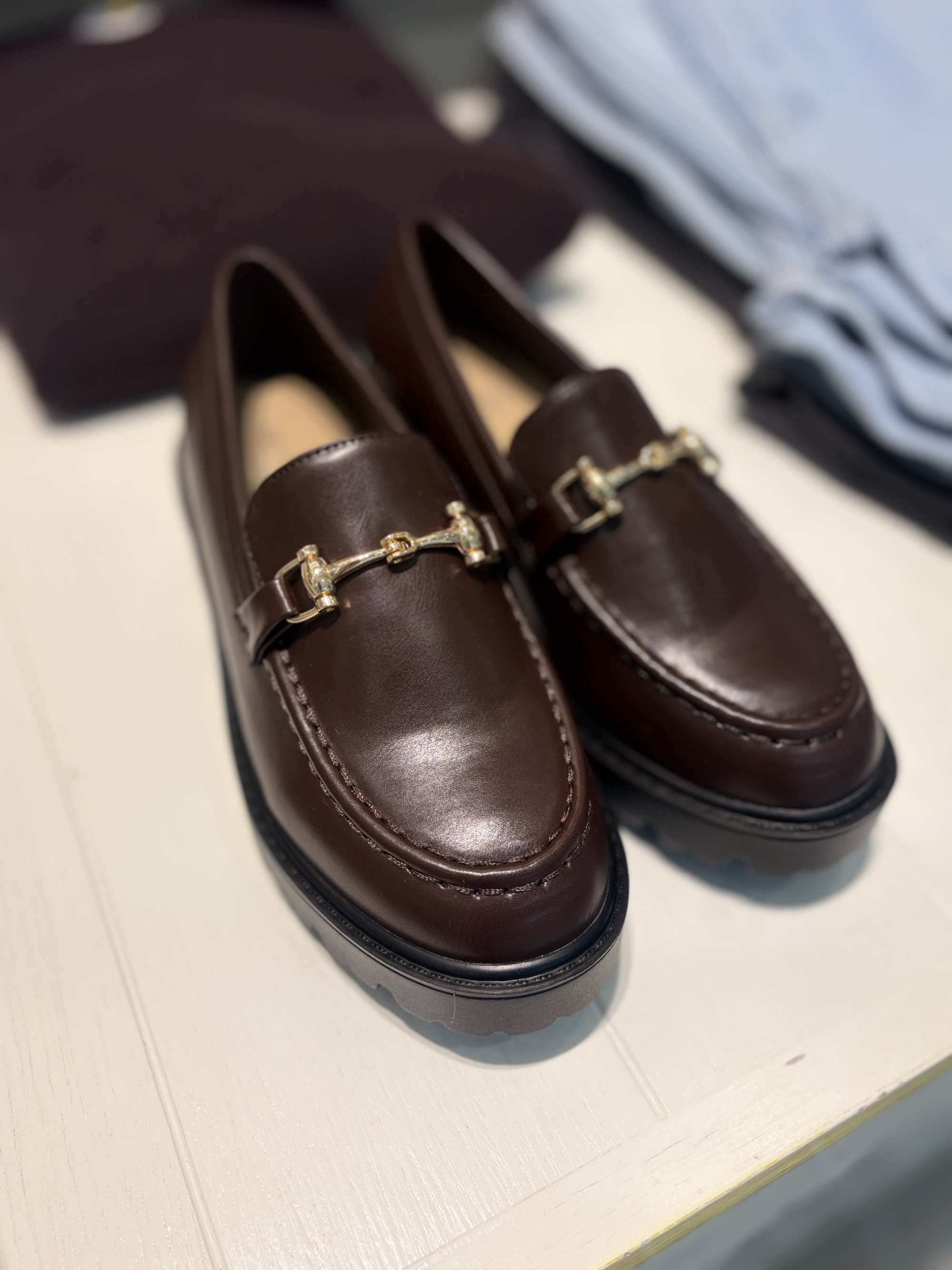 【雨の日も着用できる！】ローファー