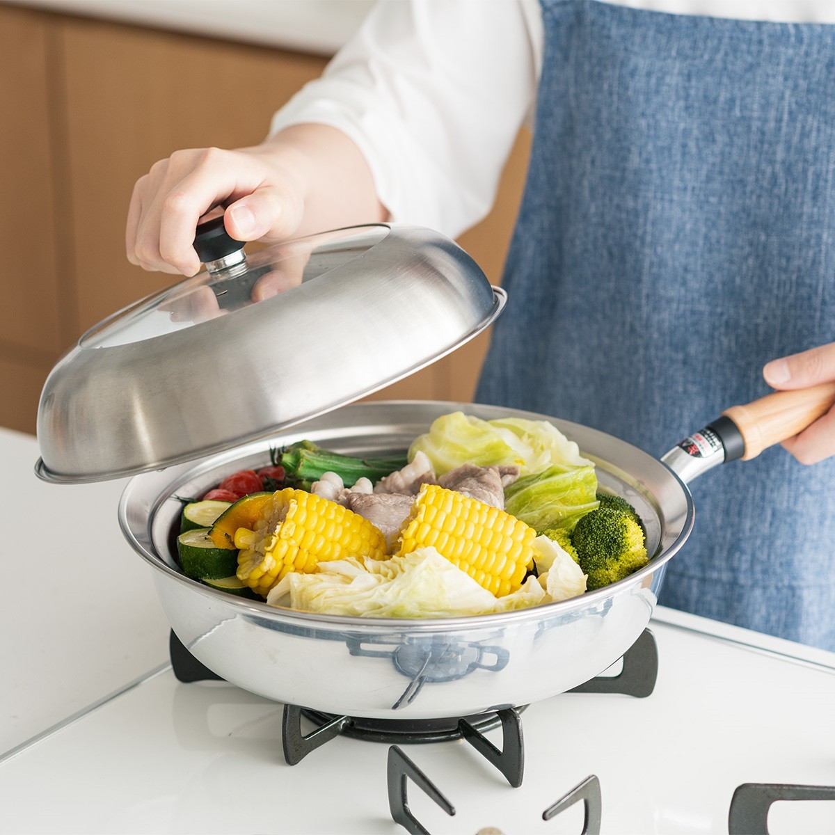 蒸すをもっと手軽に！フタ付きステンレス蒸し器