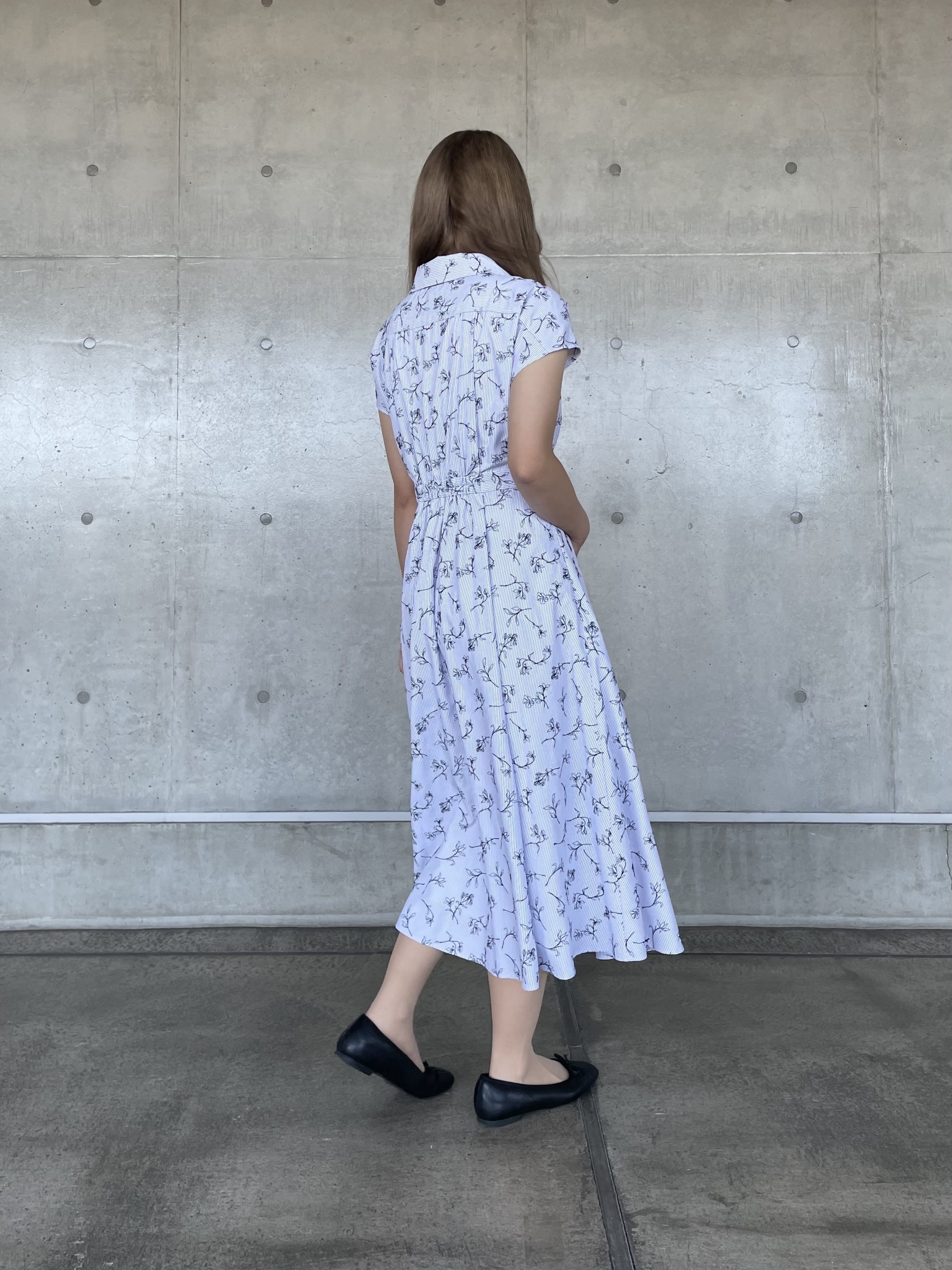 ストライプ刺繍のワンピース