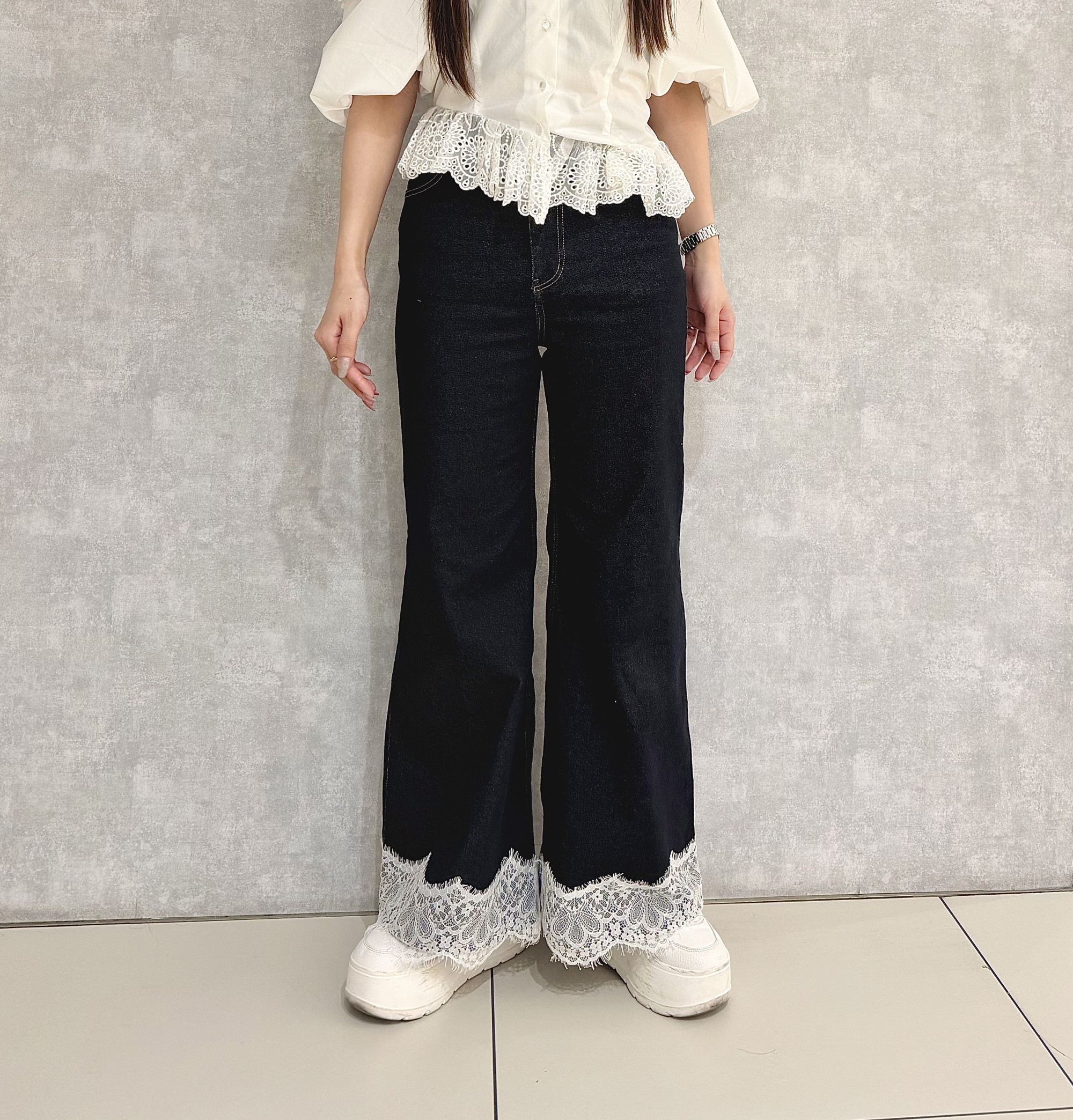 【🌟主役級🌟】足長効果抜群のフレアパンツにレースをONしたレースフレアデニムパンツ