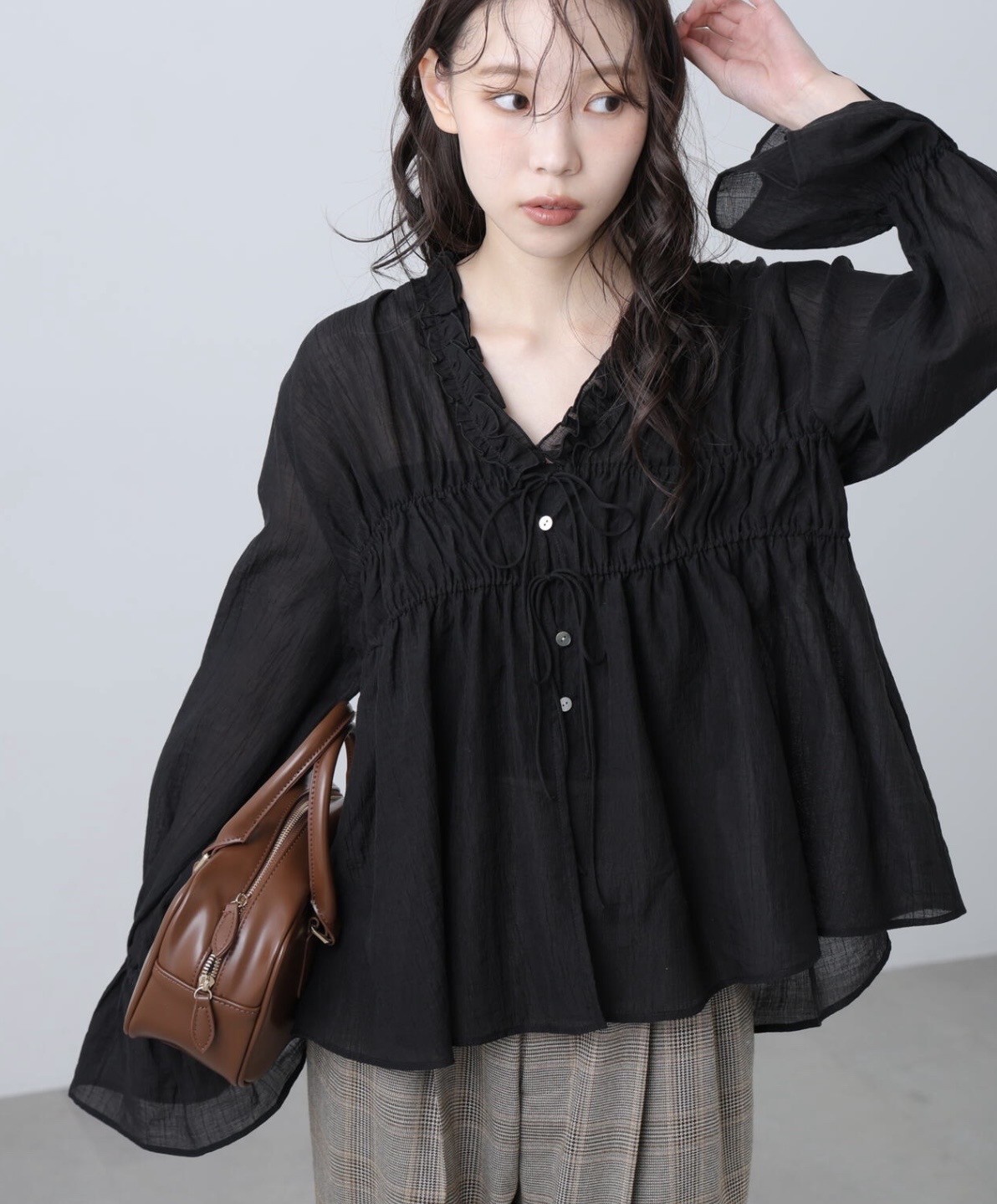 華やかシアーブラウス✨