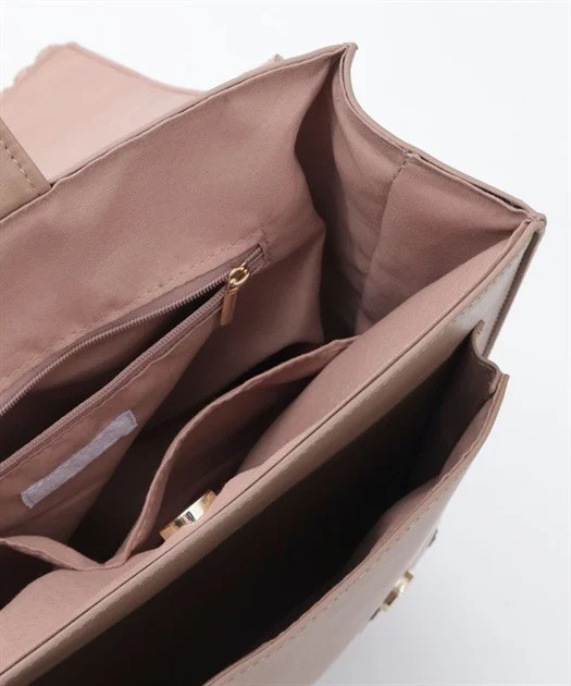 スクールコーデに最適なサッチェルバッグ