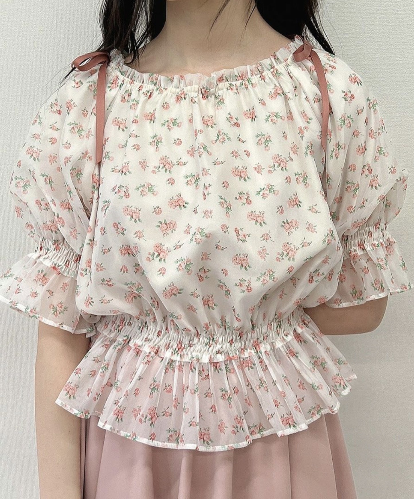 花柄ブラウス入荷しております♪