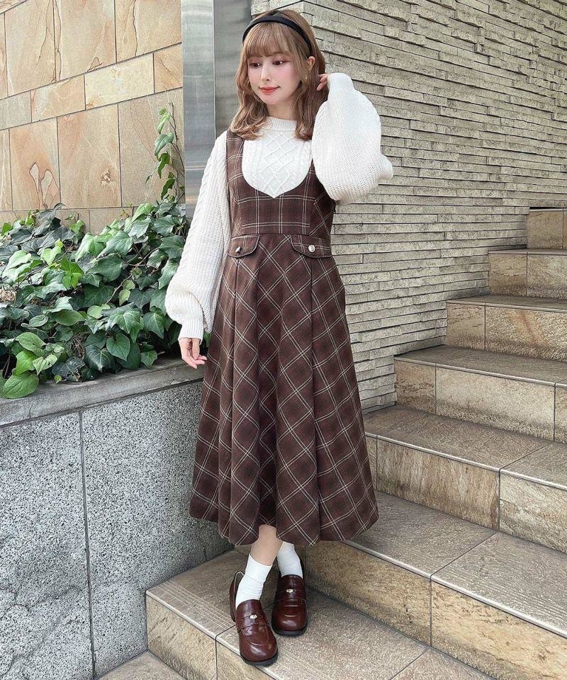 シーズンムードを感じるレトロなチェック柄が目を惹くジャンスカ🌷