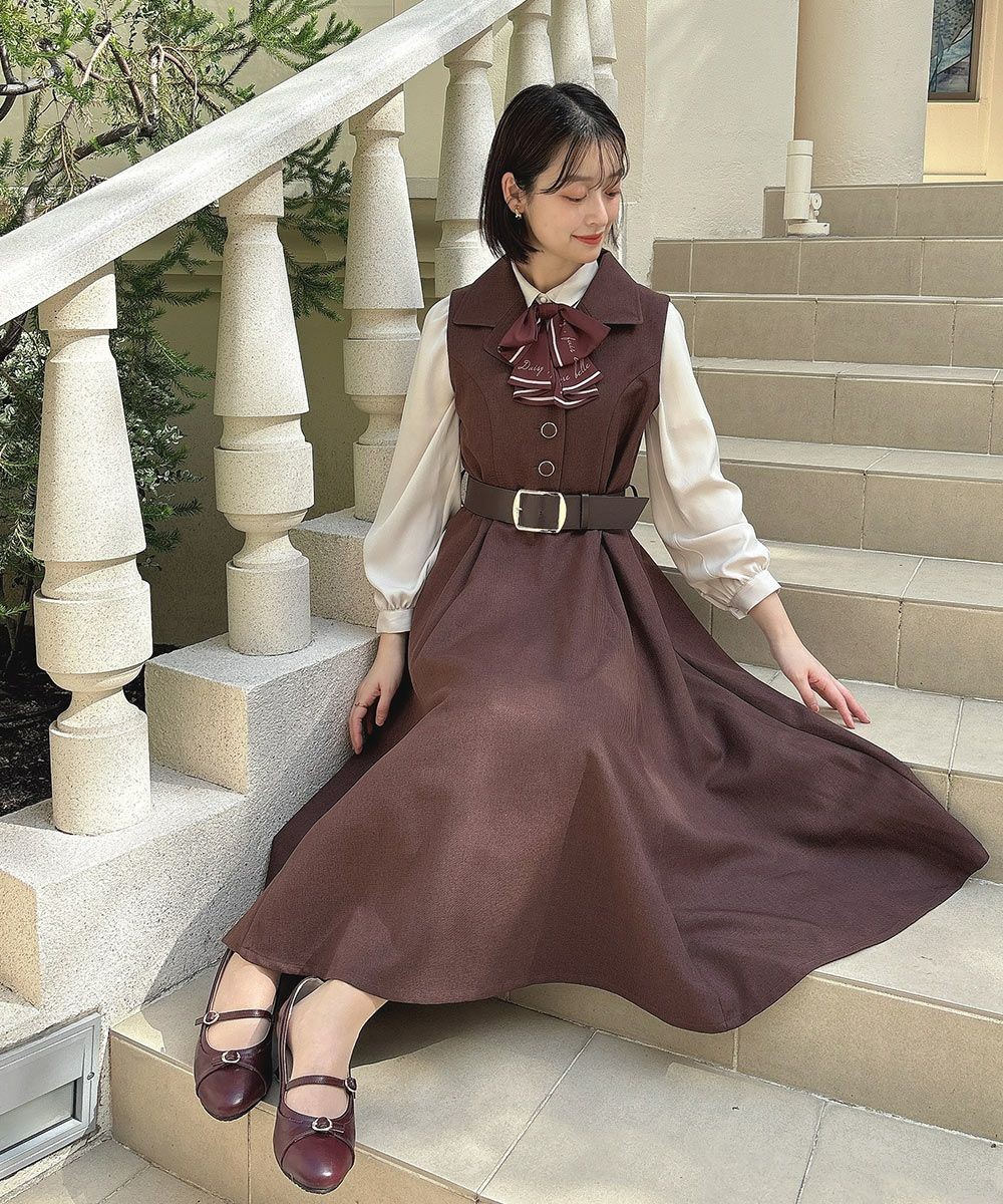 フィットアンドフレアーの美シルエットがとびきりレディなジレワンピース💐