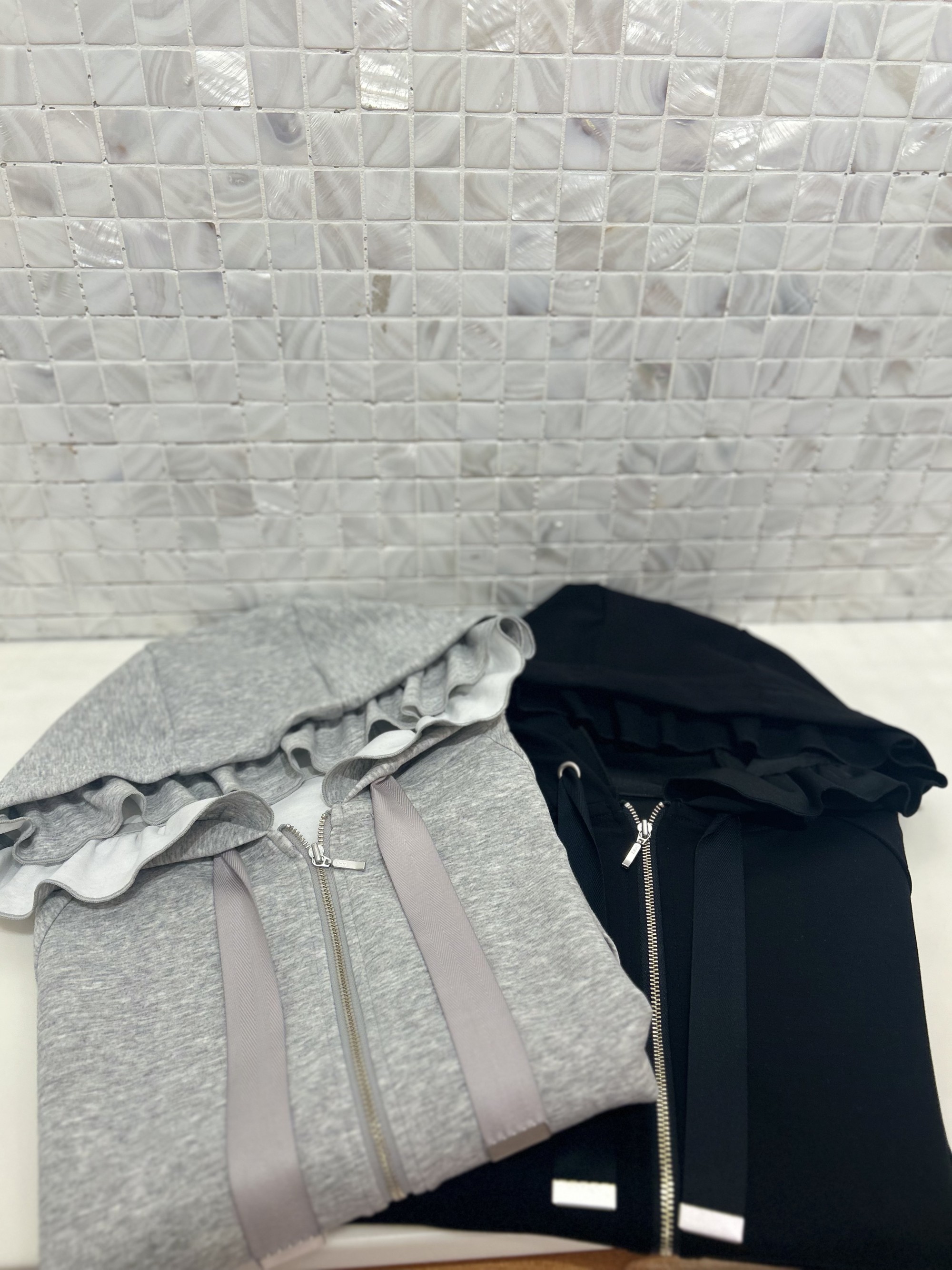 フリルフードパーカー