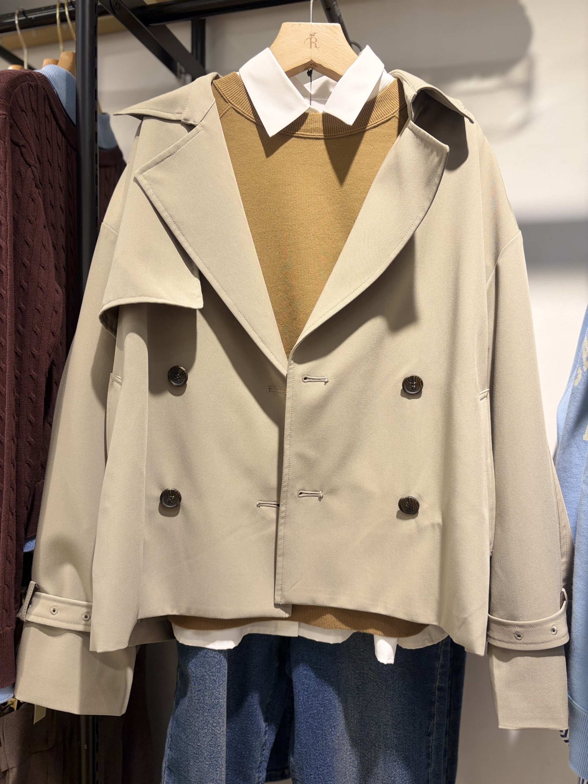 【軽やかに羽織れて、きちんと見え】ショートトレンチ